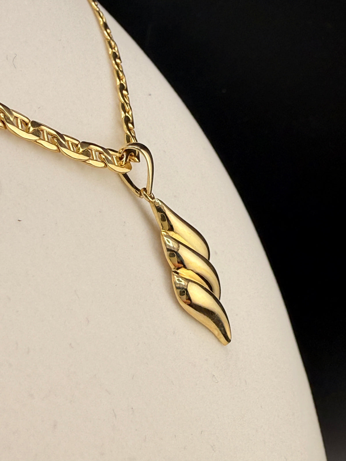 10K Solid Gold Twisted Pendant – 1.7g Diamond-Cut Twisted Gold Pendant | Wholesale Price Jewelry
