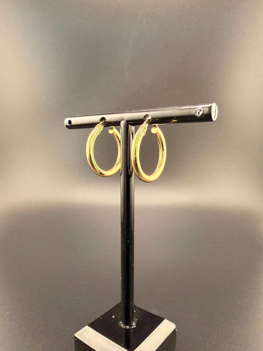 14K Solid Gold Hoop Earrings – Lightweight Classic Gold Hoops (1.46g)