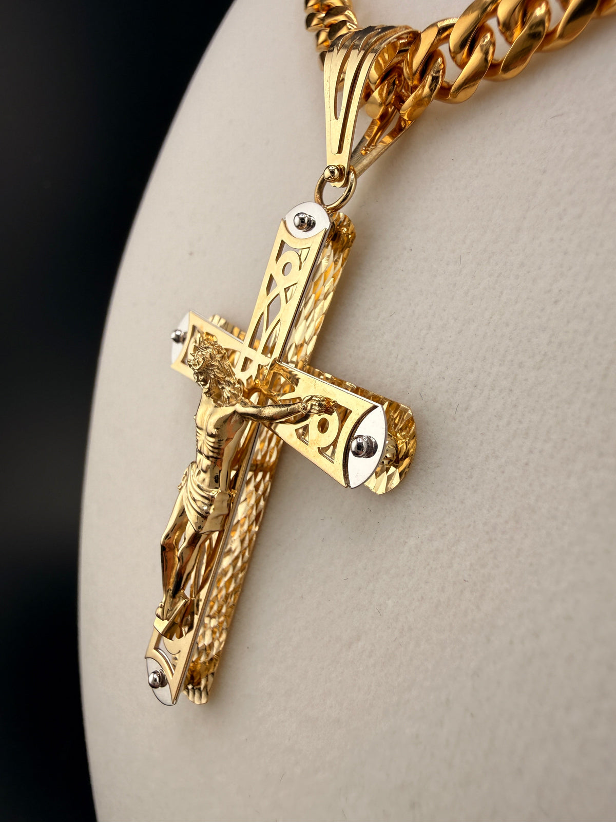 14K Gold Jesus on the Cross Pendant – 7.34 Grams Solid Gold Crucifix | Jewelry Connect