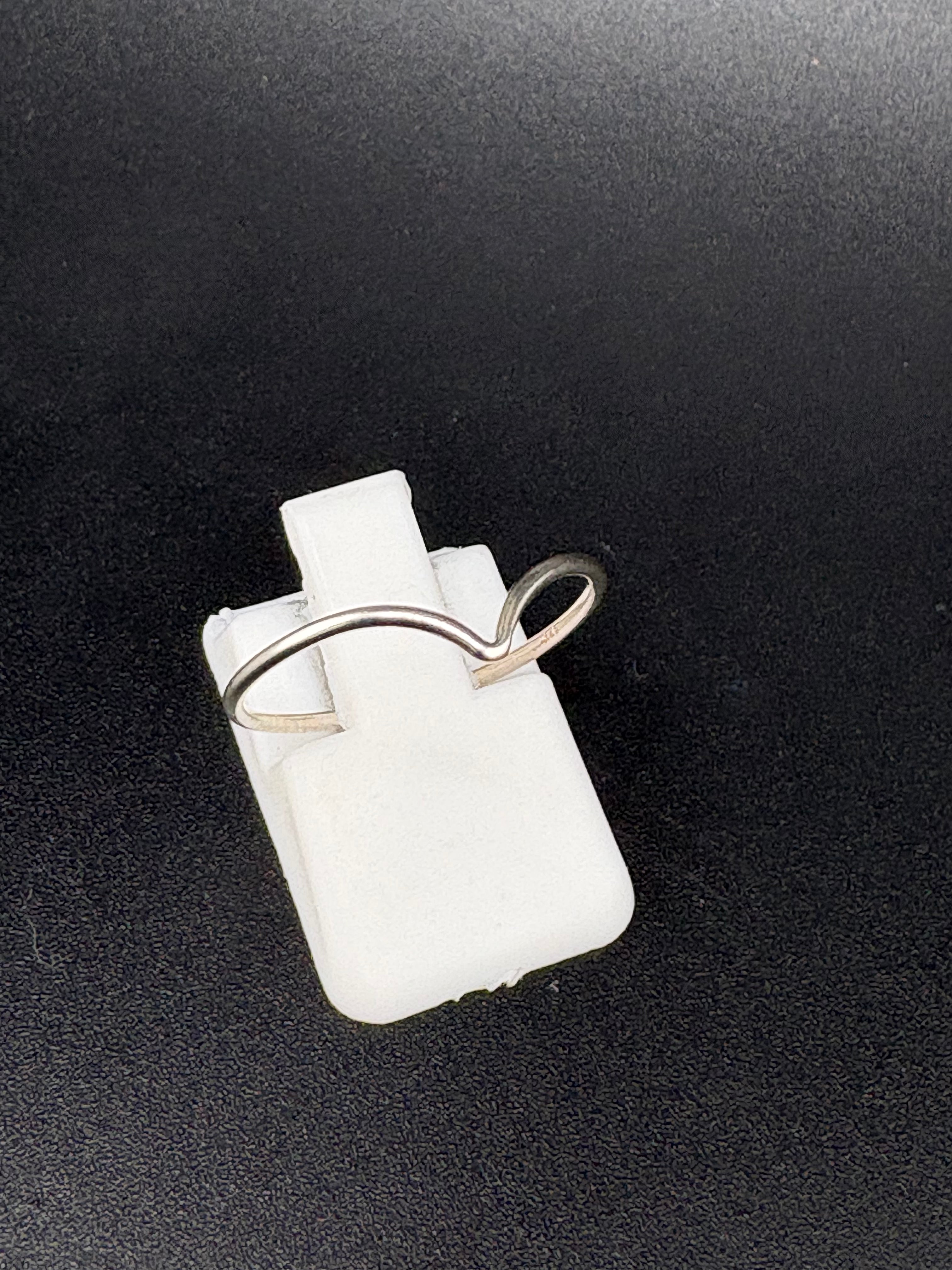 .925 Sterling Silver V Ring – 0.53g