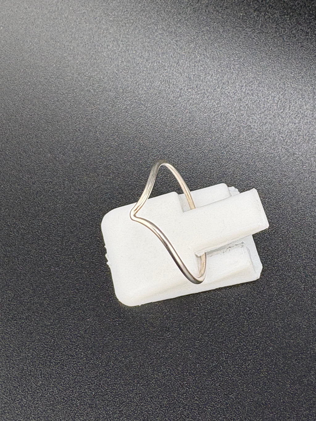 .925 Sterling Silver V Ring – 0.53g