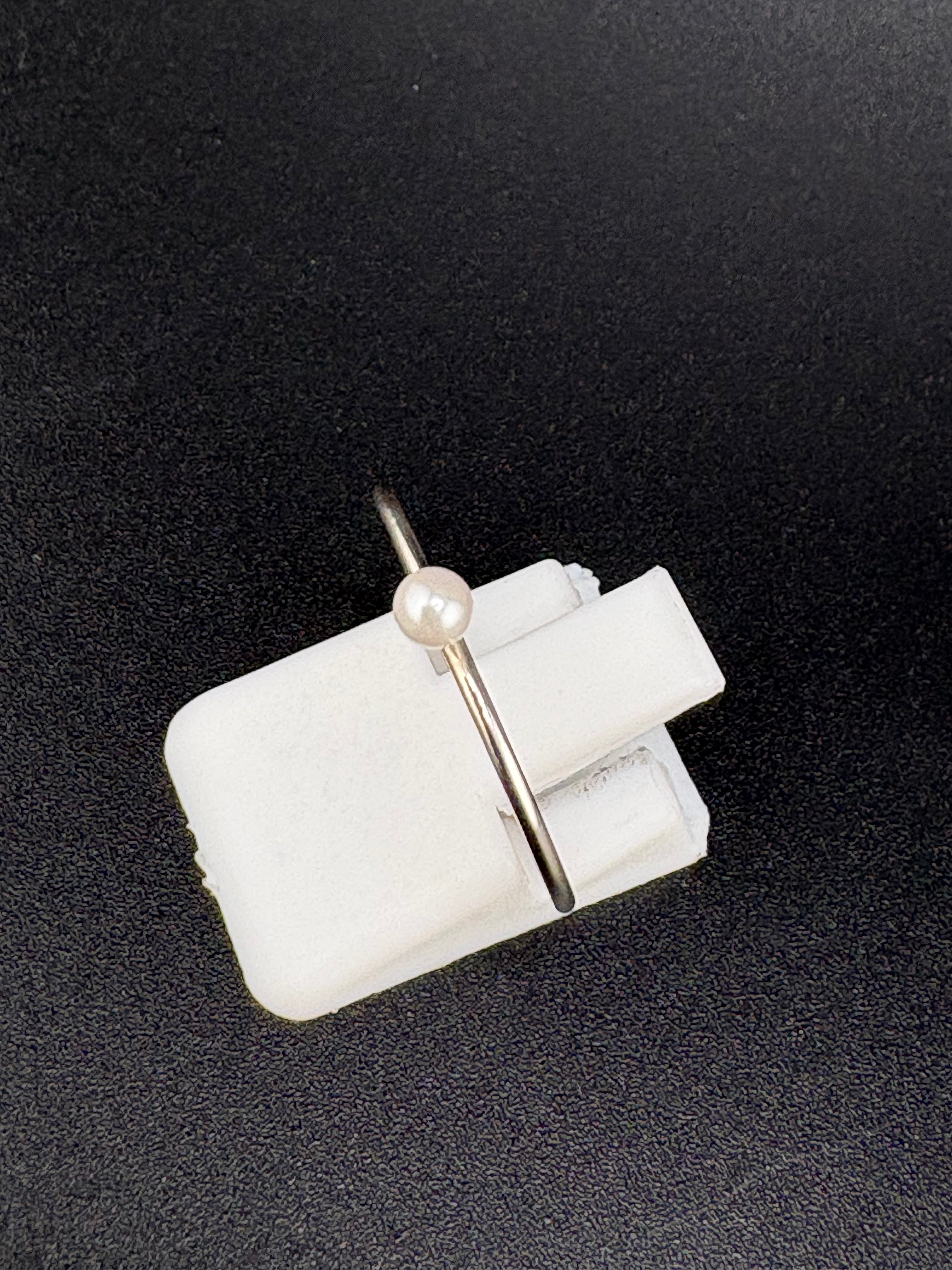 .925 Sterling Silver Small Pearl Ring – 0.52g