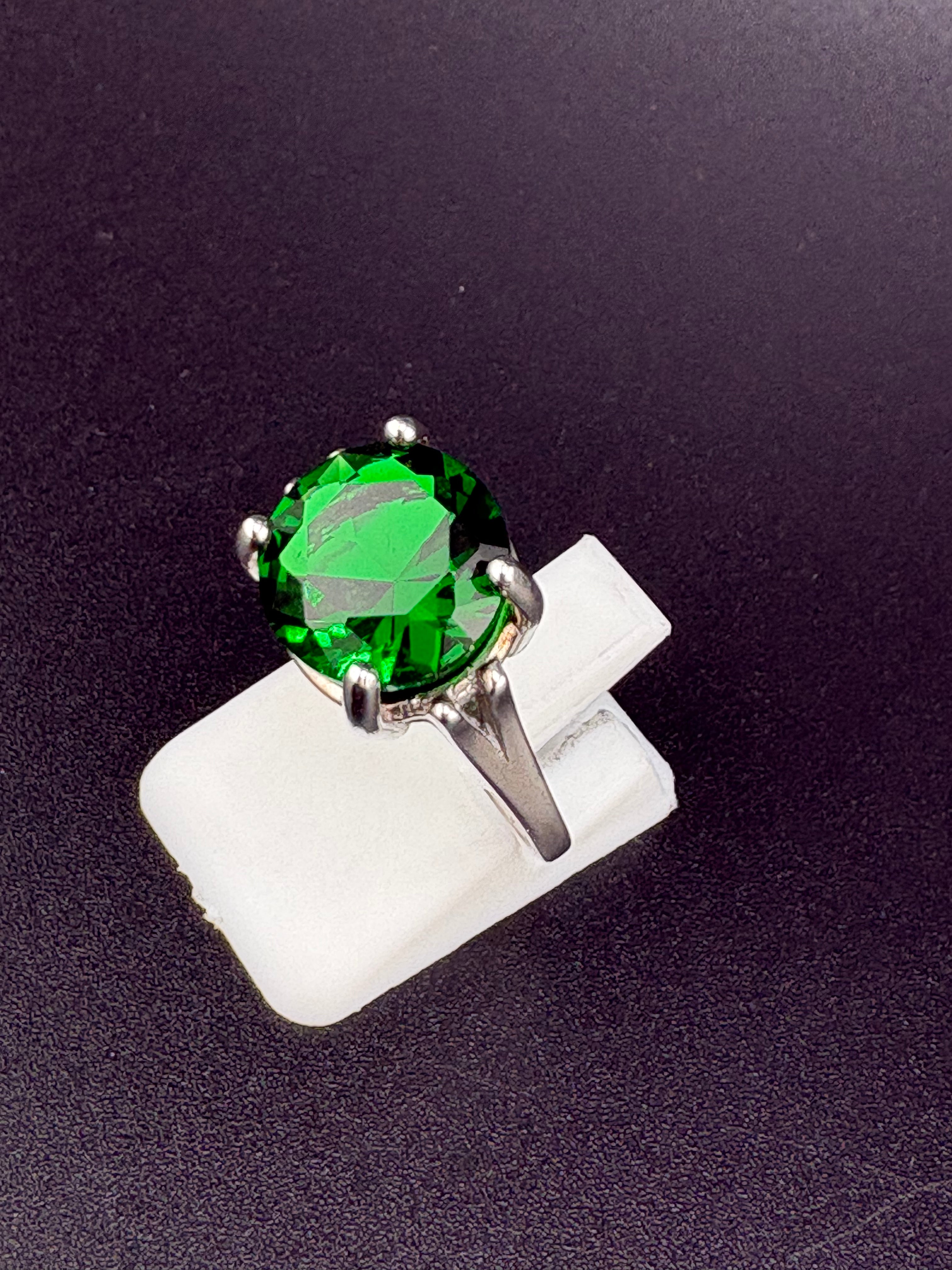 925 Sterling Silver Round Emerald CZ Ring – Size 7