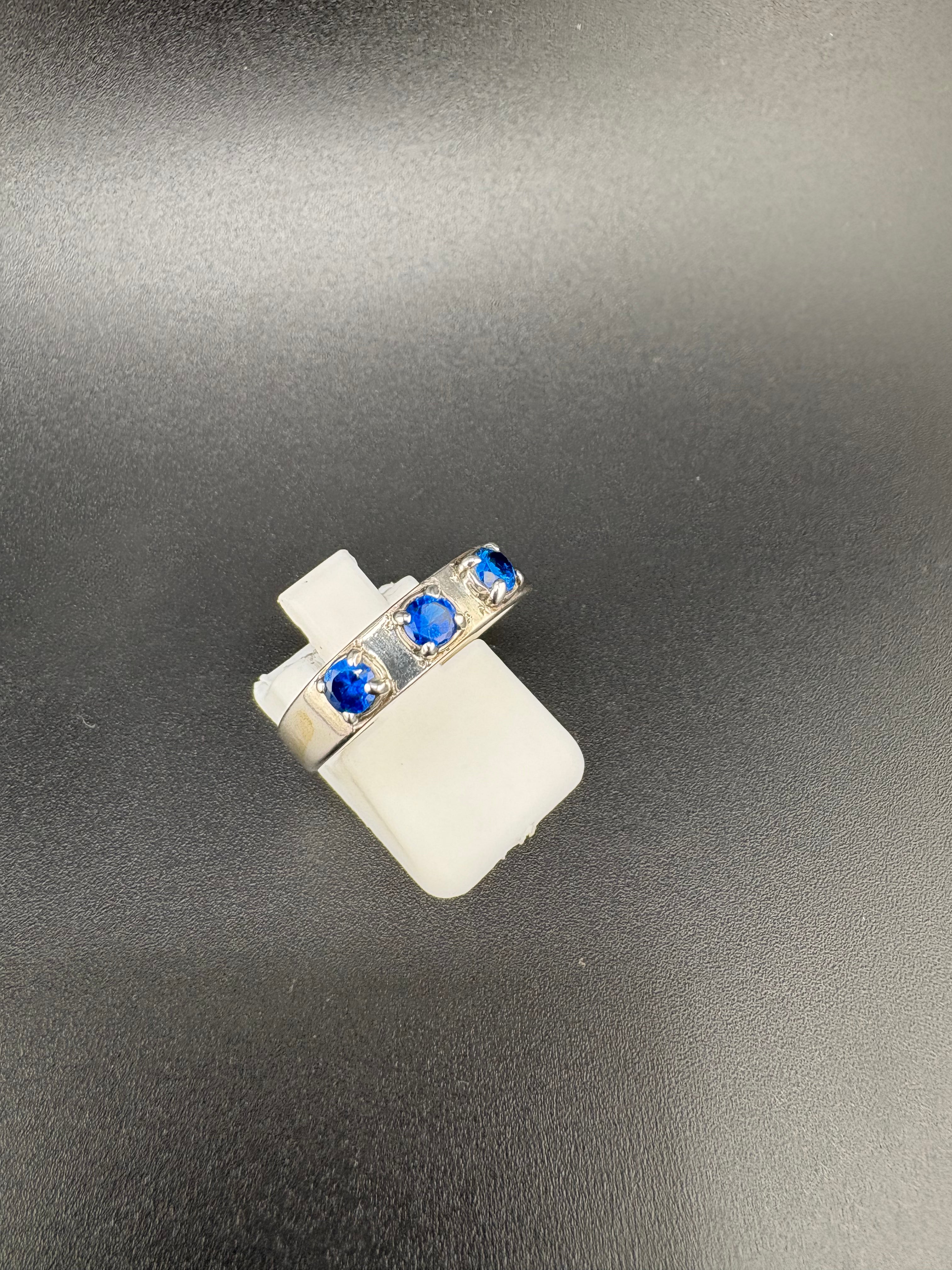 925 Sterling Silver Ring with 3 Blue CZ Stones – Size 7