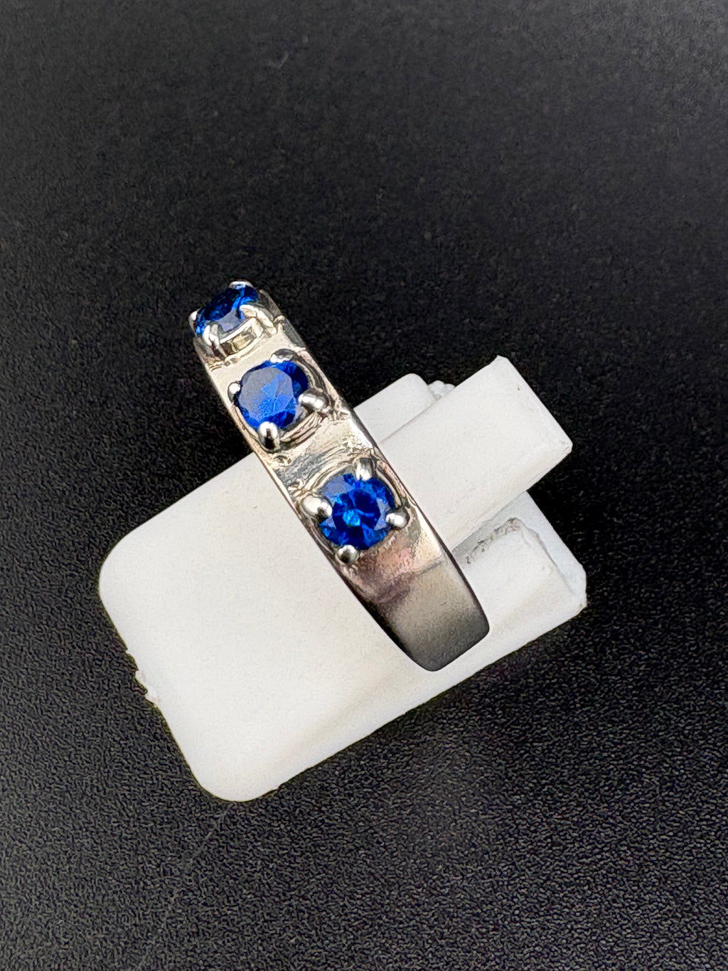 925 Sterling Silver Ring with 3 Blue CZ Stones – Size 7