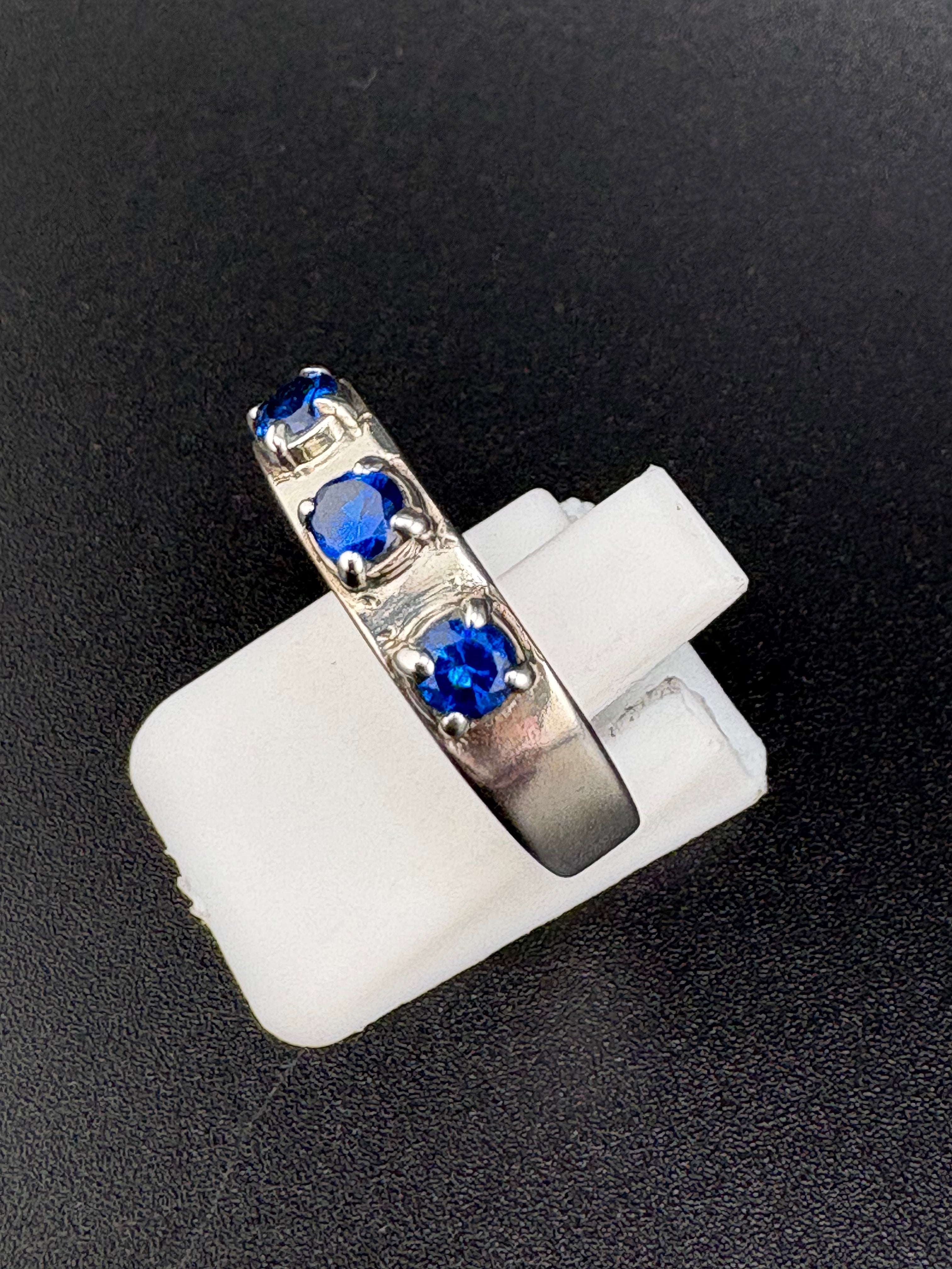 925 Sterling Silver Ring with 3 Blue CZ Stones – Size 7
