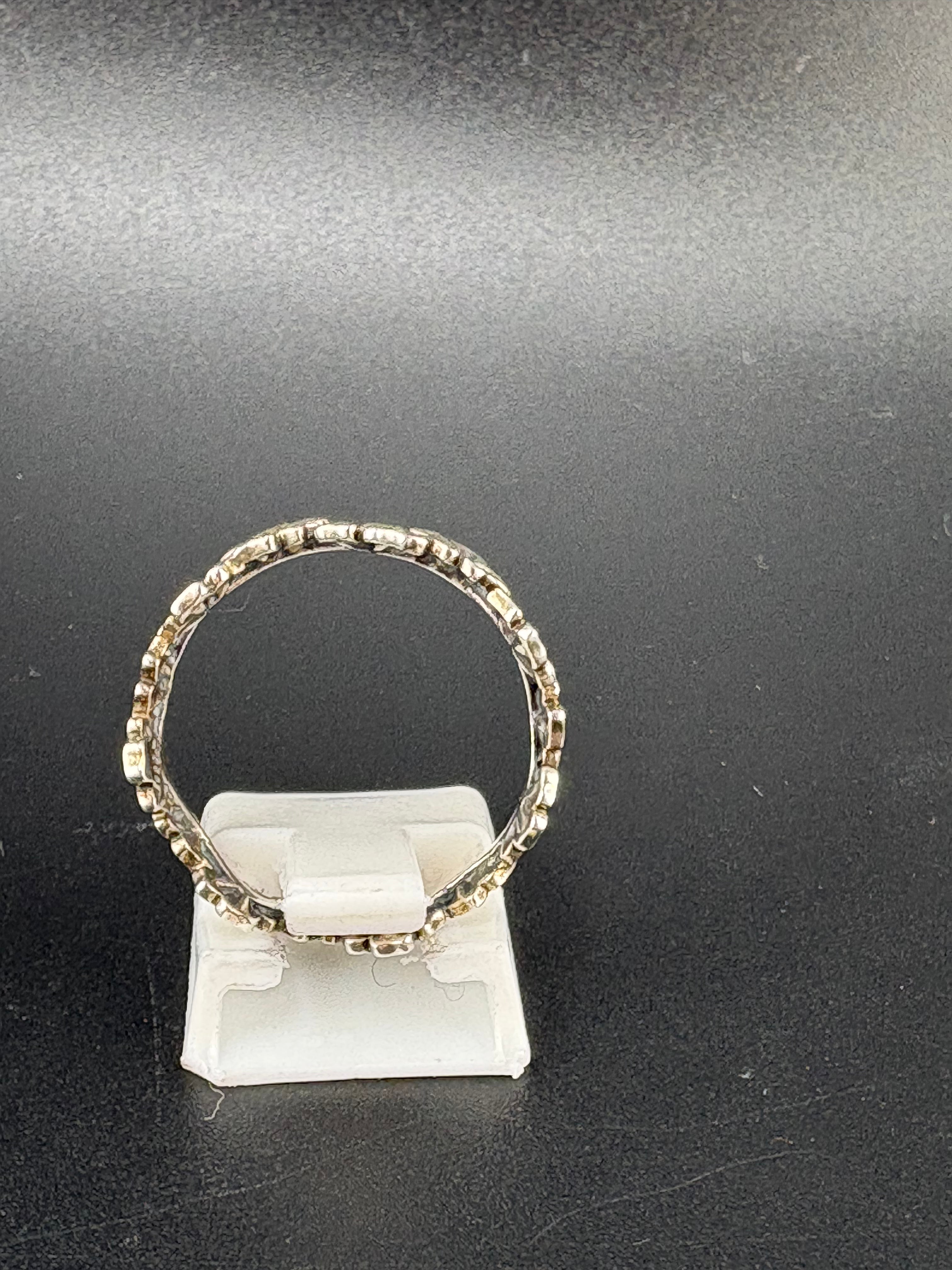 .925 Sterling Silver Flower Band Ring – 2g