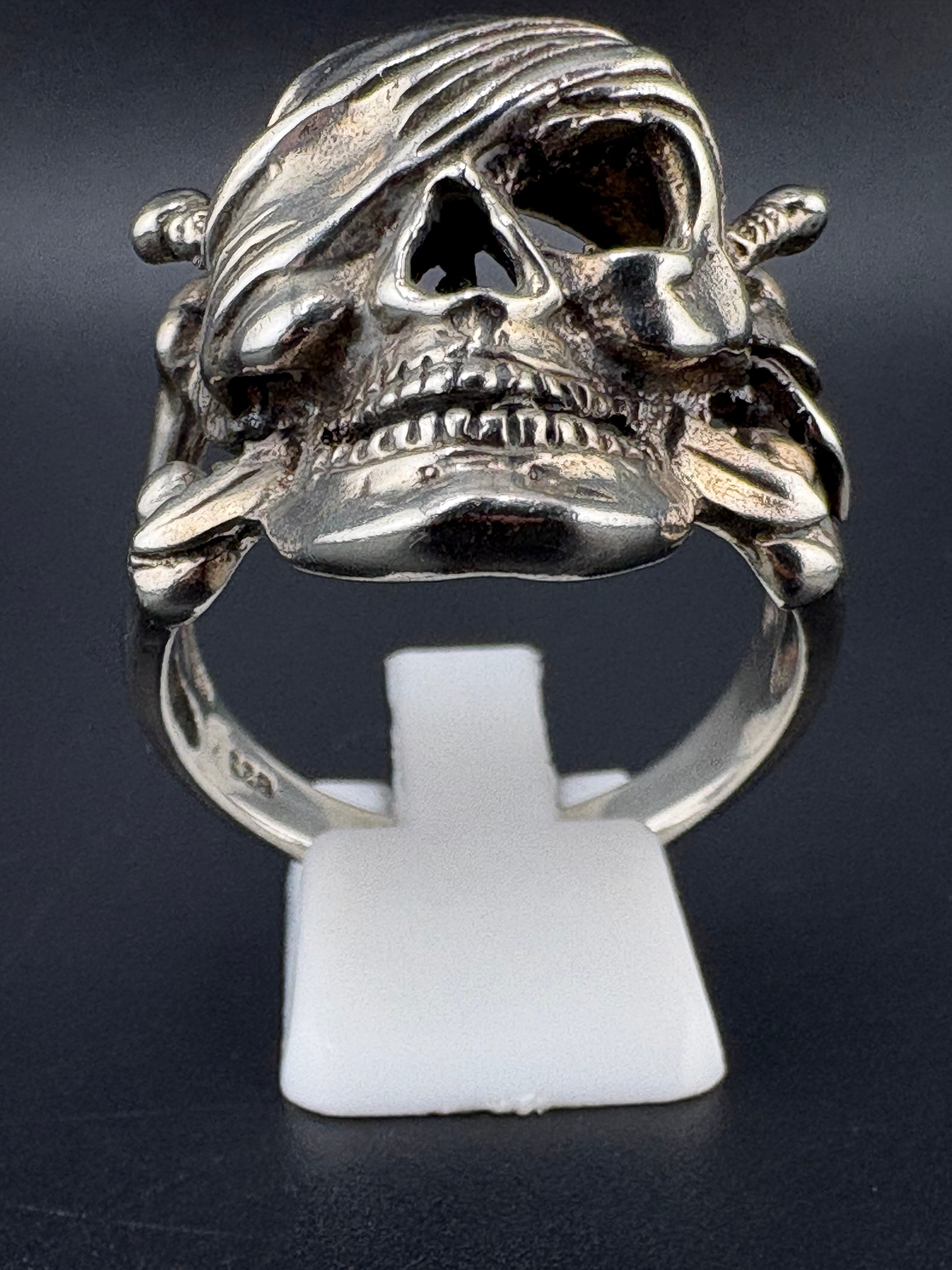 .925 Sterling Silver Pirate “One-Eyed Willie” Skull Ring – 15.5g – Size 13.5