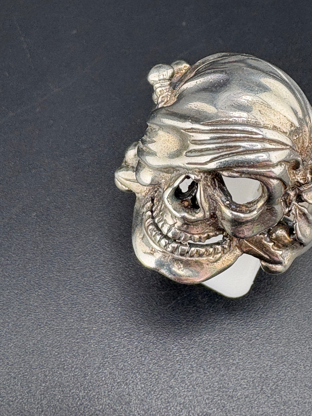 .925 Sterling Silver Pirate “One-Eyed Willie” Skull Ring – 15.5g – Size 13.5