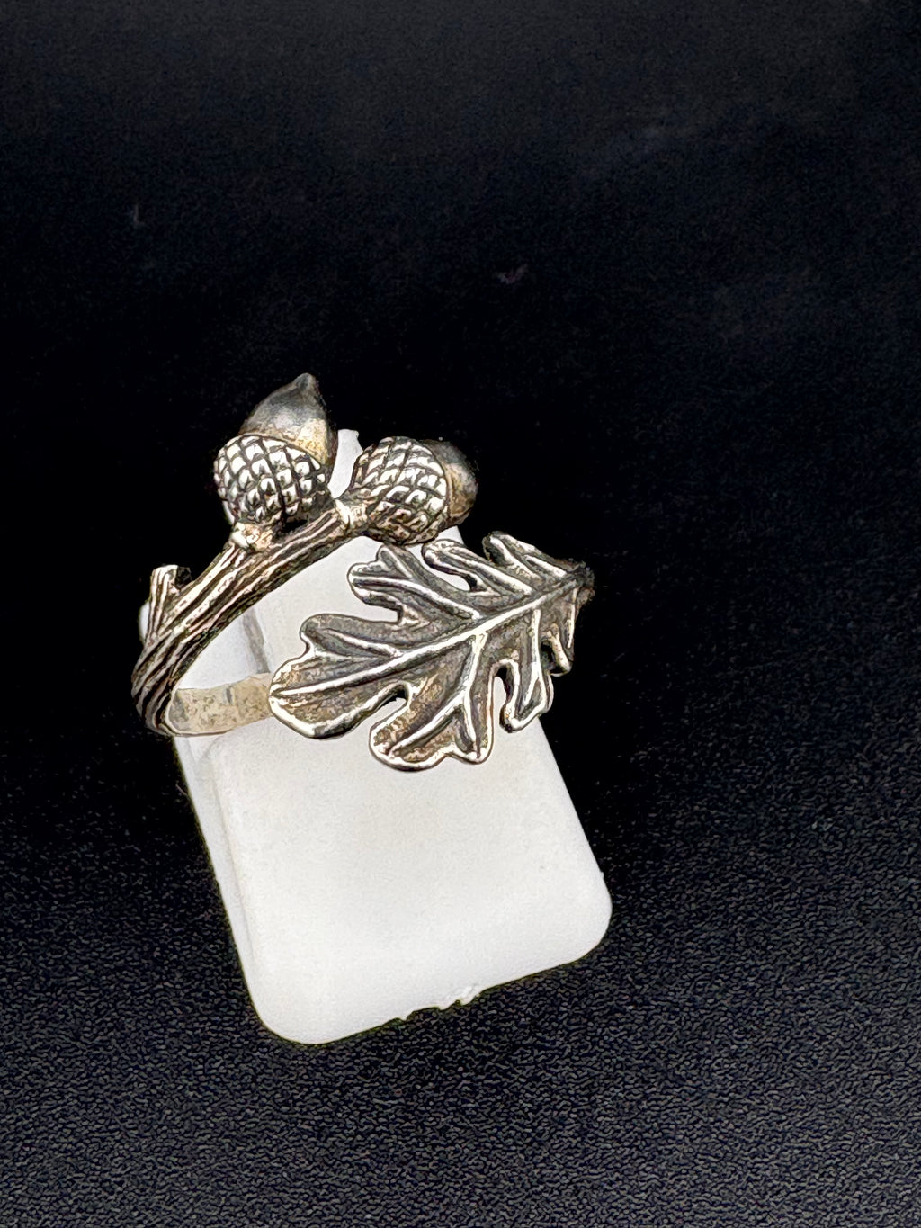 .925 Sterling Silver Acorn & Leaf Ring – 2.43g – Size 8 Adjustable