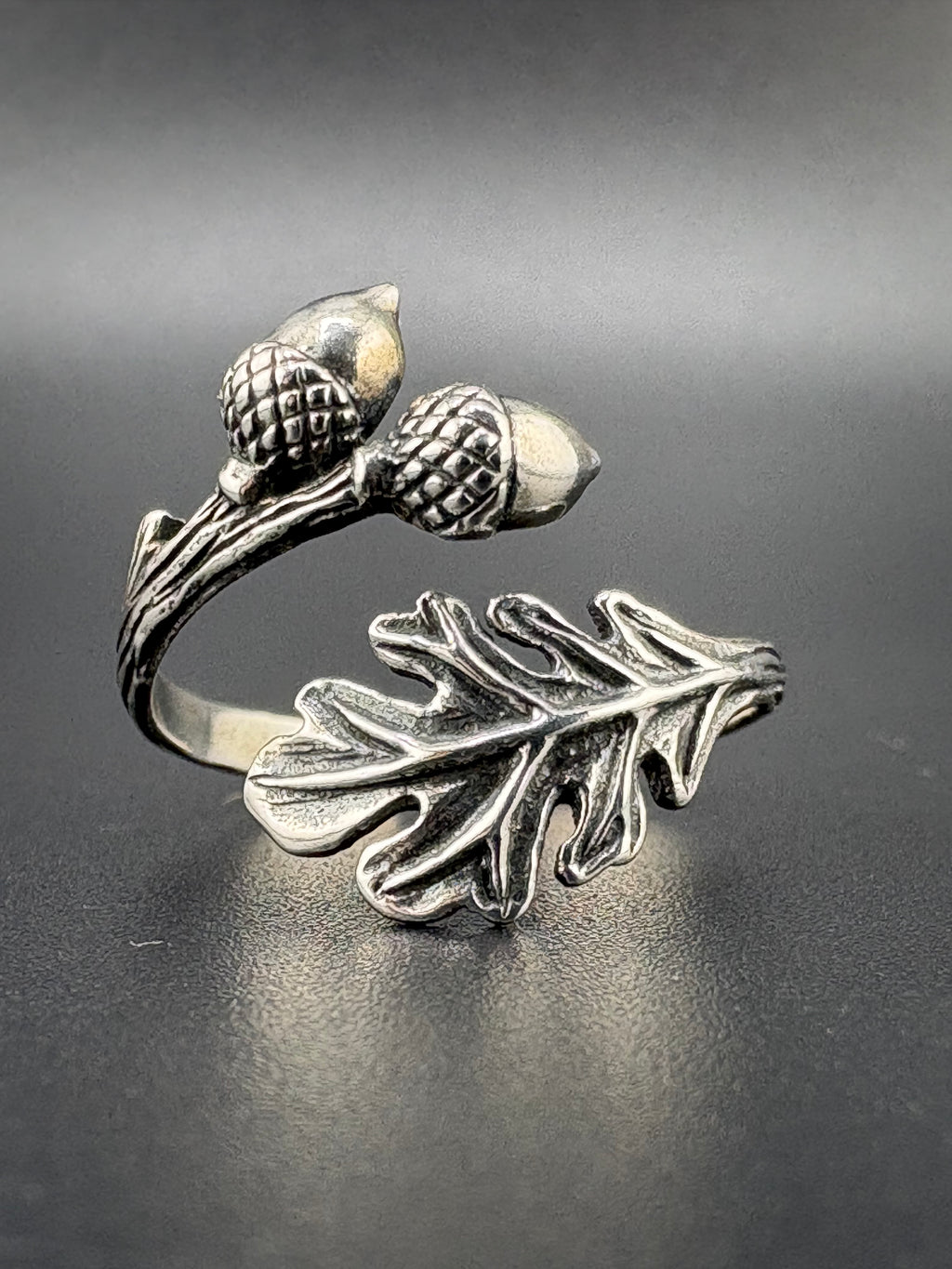 .925 Sterling Silver Acorn & Leaf Ring – 2.43g – Size 8 Adjustable