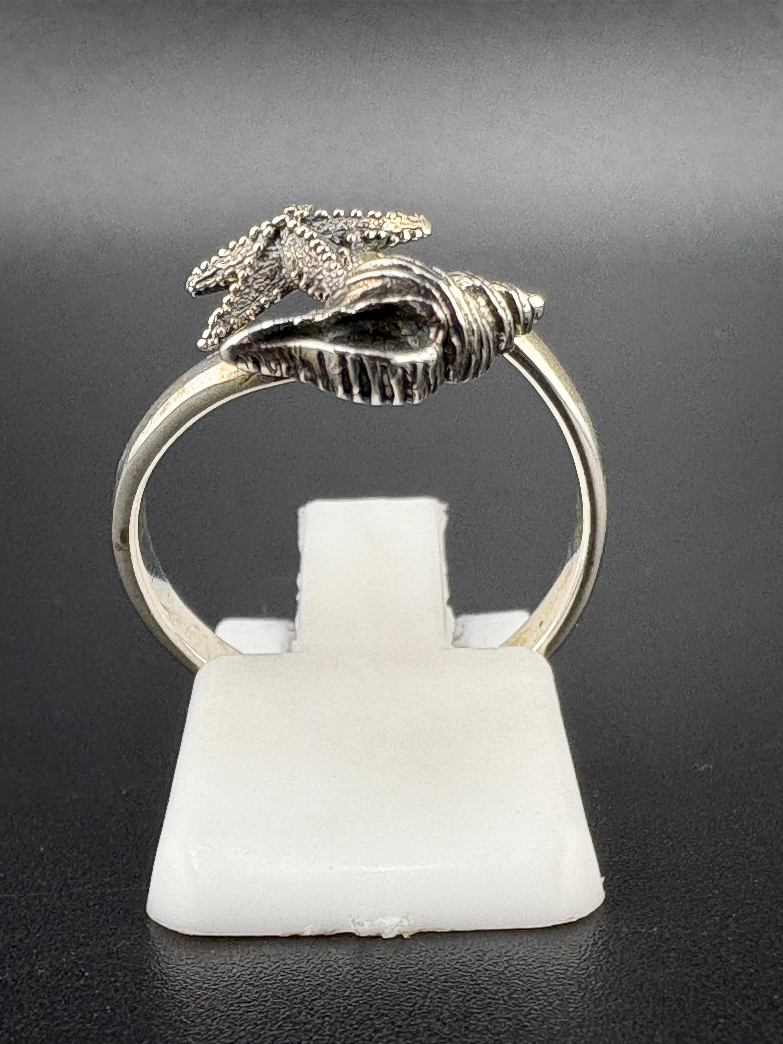 .925 Sterling Silver Starfish & Seashell Ring – 2.43g – Size 7 Adjustable