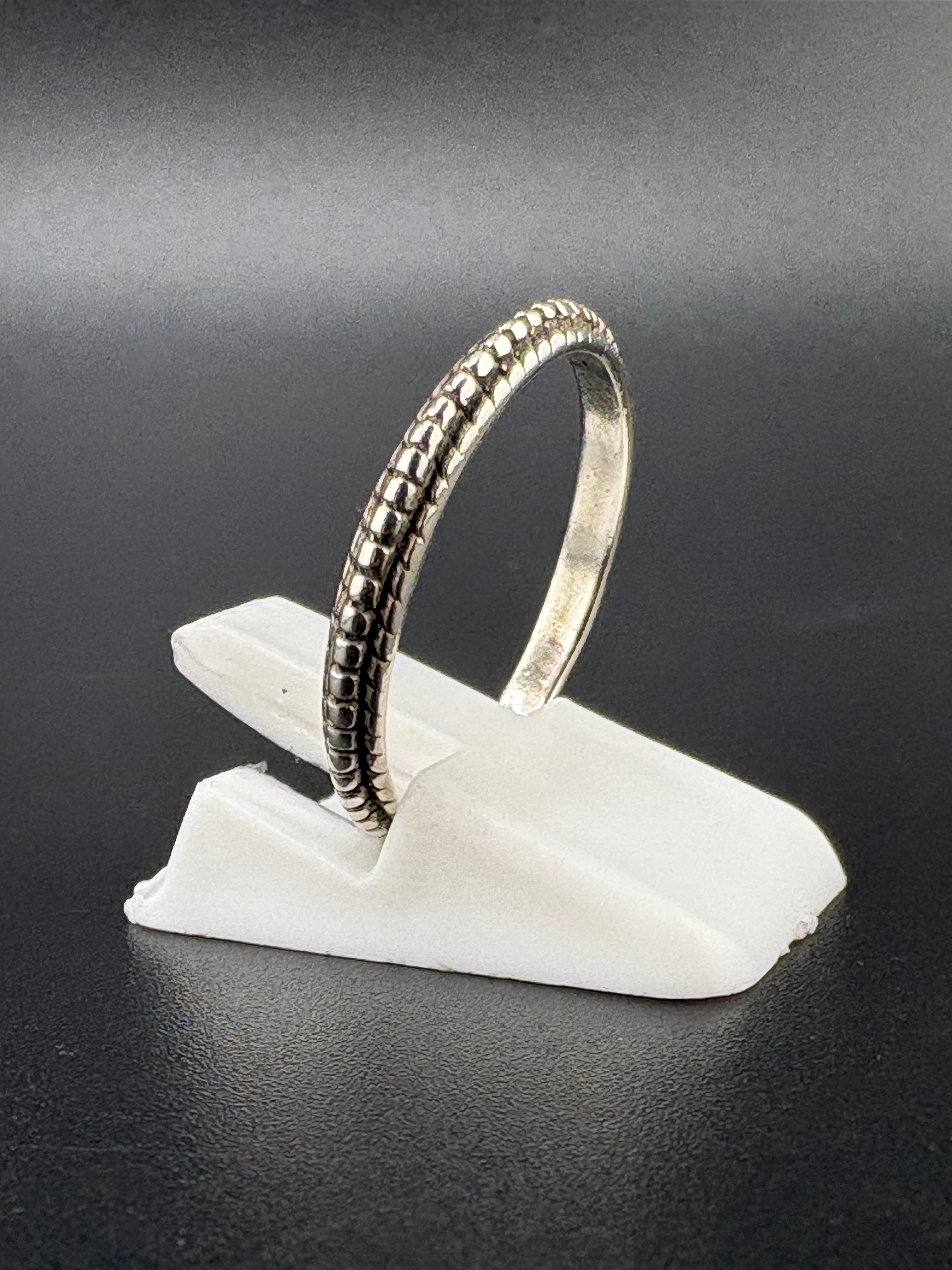 .925 Sterling Silver Textured Dainty Ring – 1.11g