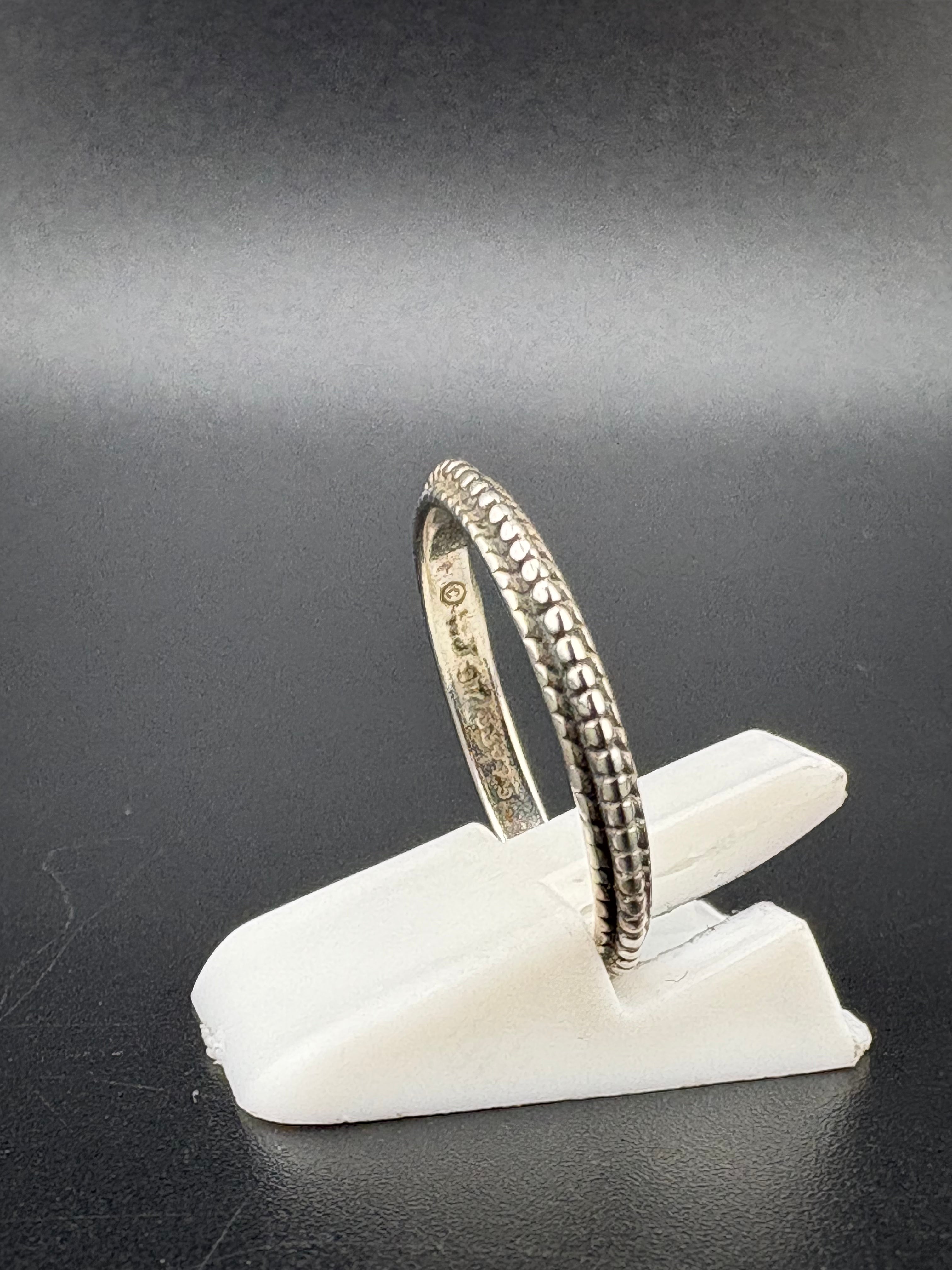 .925 Sterling Silver Textured Dainty Ring – 1.11g