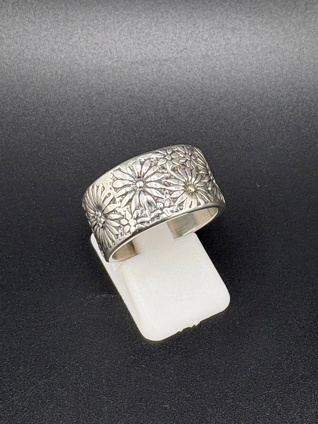 .925 Sterling Silver Flower Power Ring – 9.17g