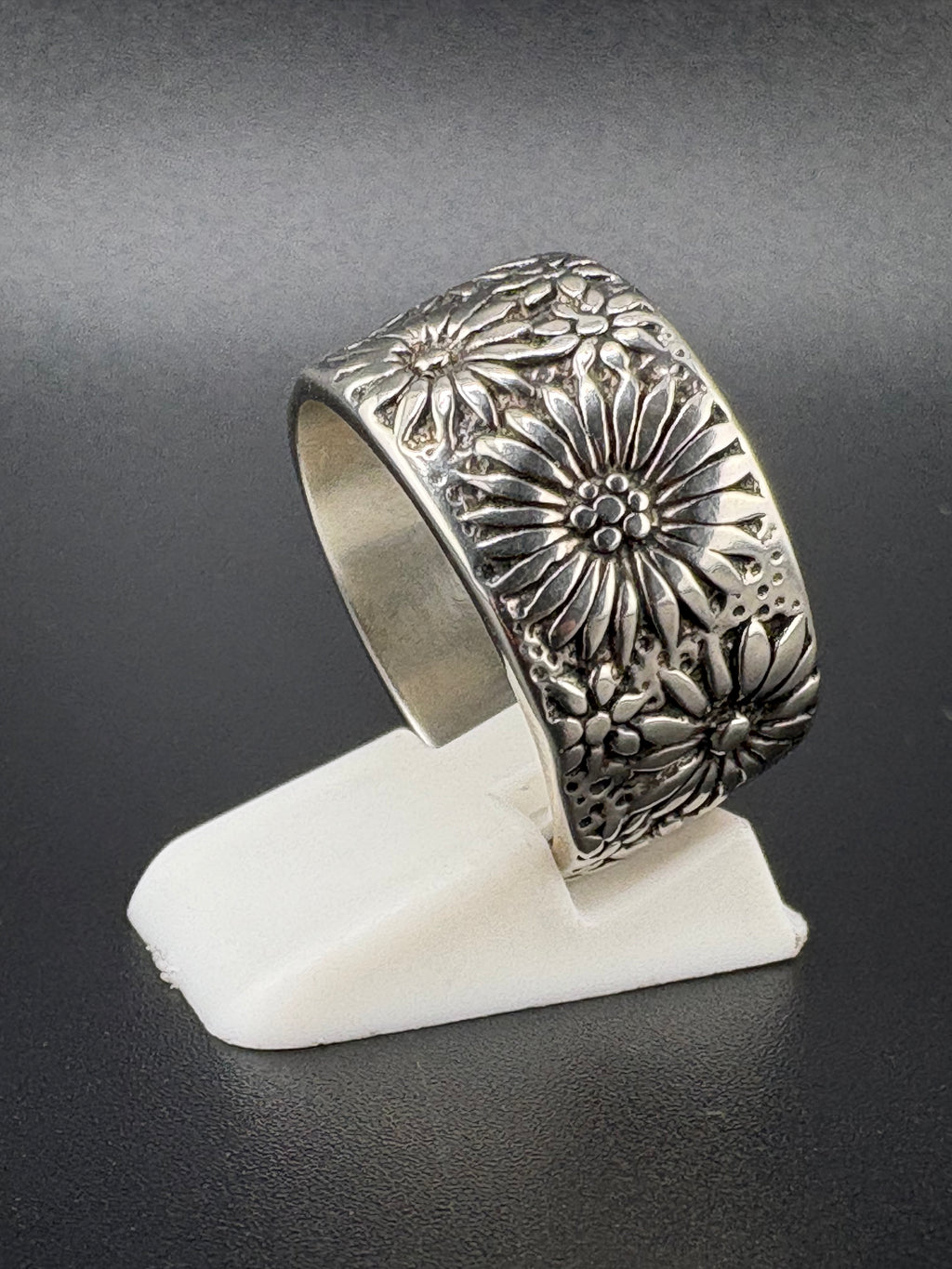 .925 Sterling Silver Flower Power Ring – 9.17g