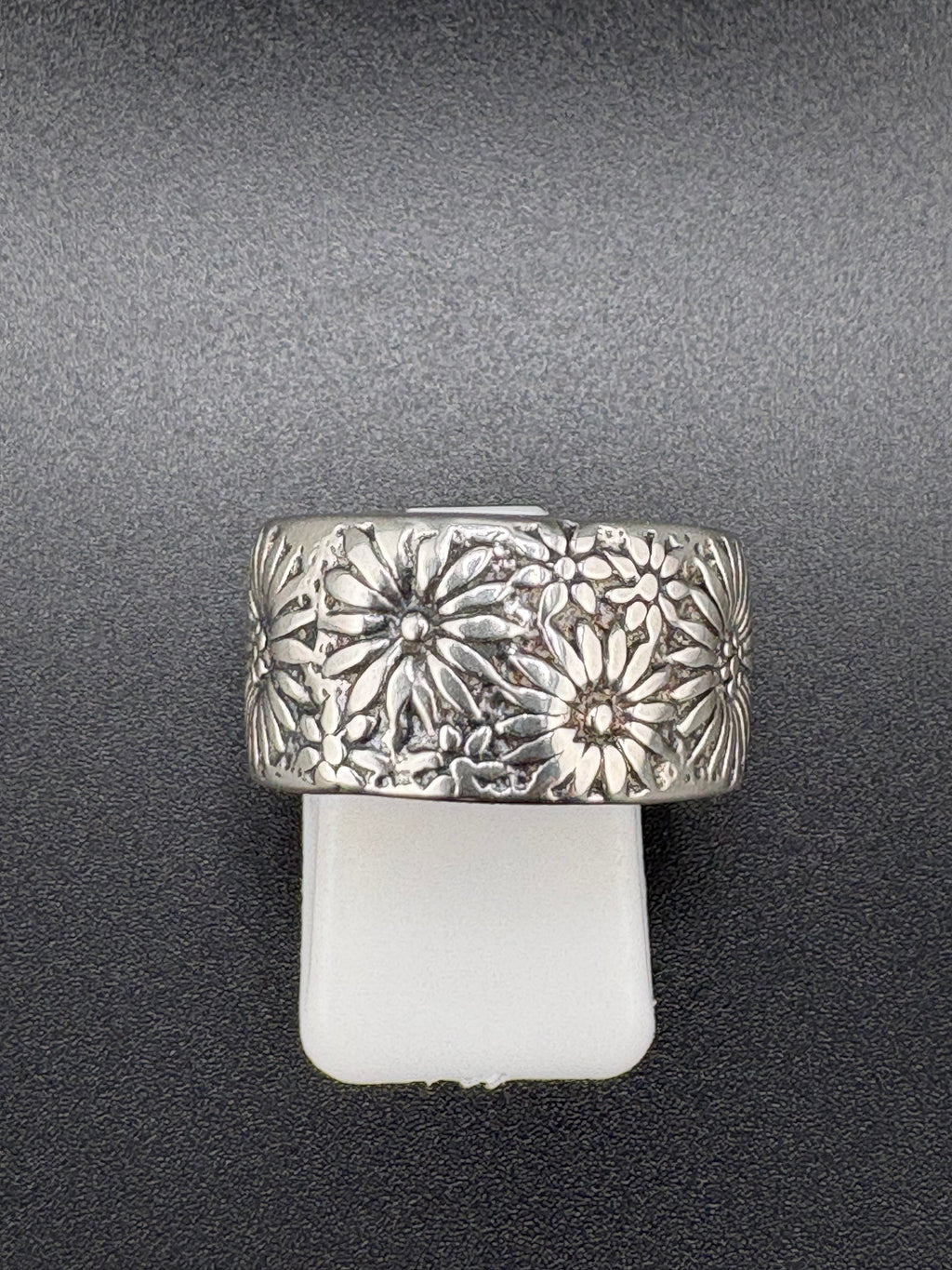 .925 Sterling Silver Flower Power Ring – 9.17g