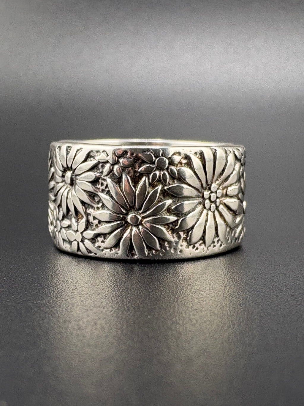 .925 Sterling Silver Flower Power Ring – 9.17g