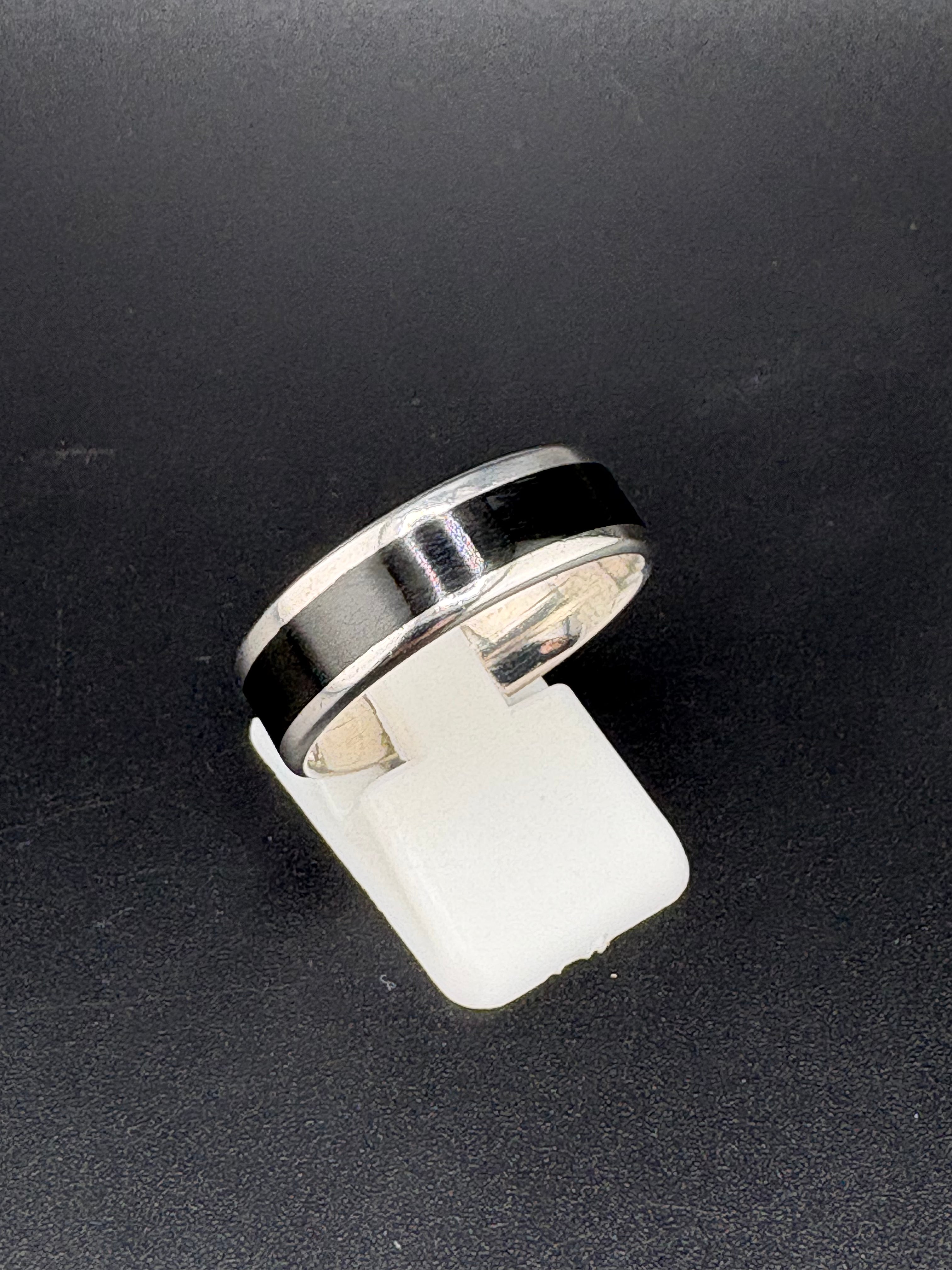 .925 Sterling Silver Black & Silver Band Ring – 5.5g – Size 10