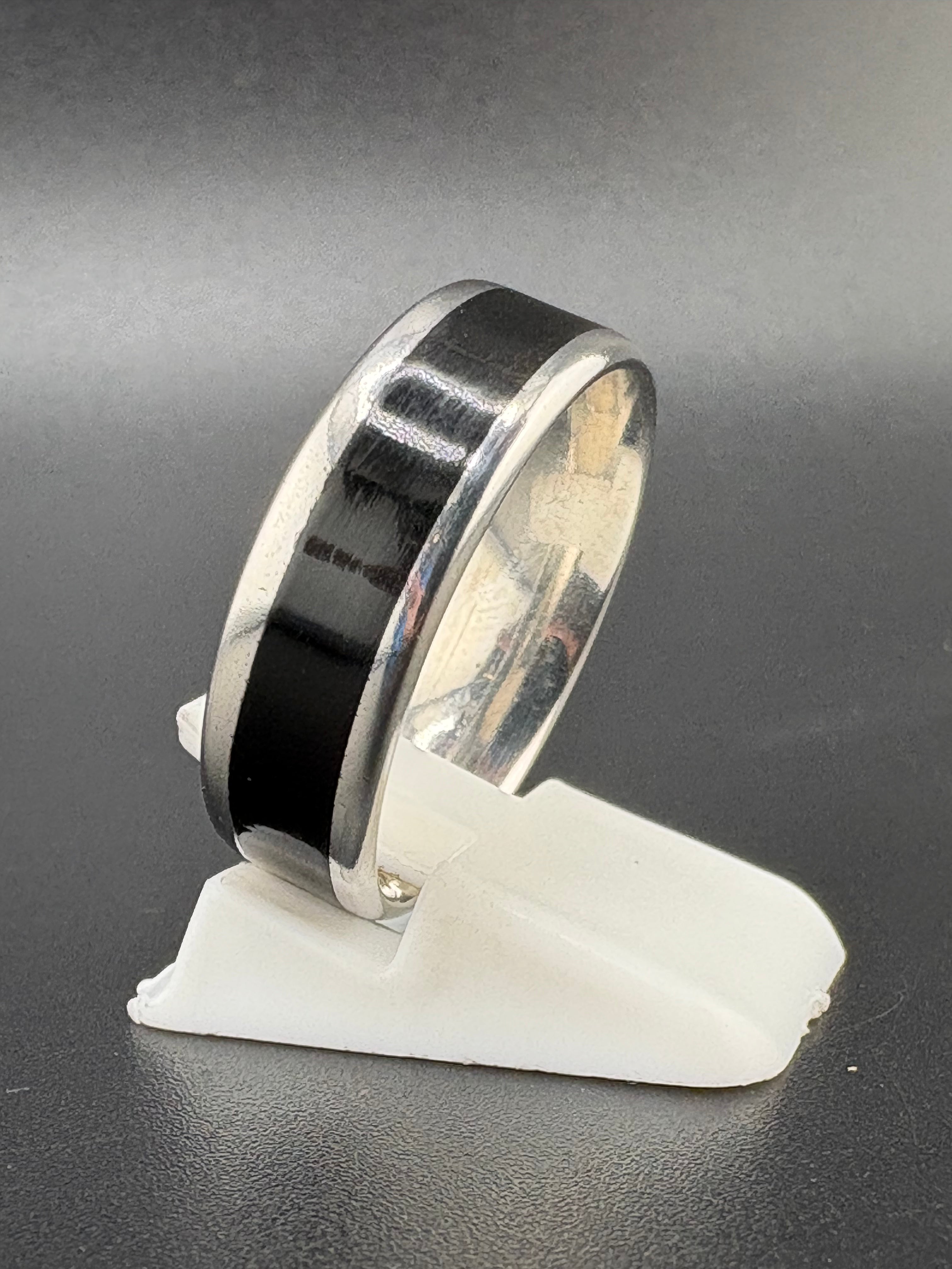 .925 Sterling Silver Black & Silver Band Ring – 5.5g – Size 10