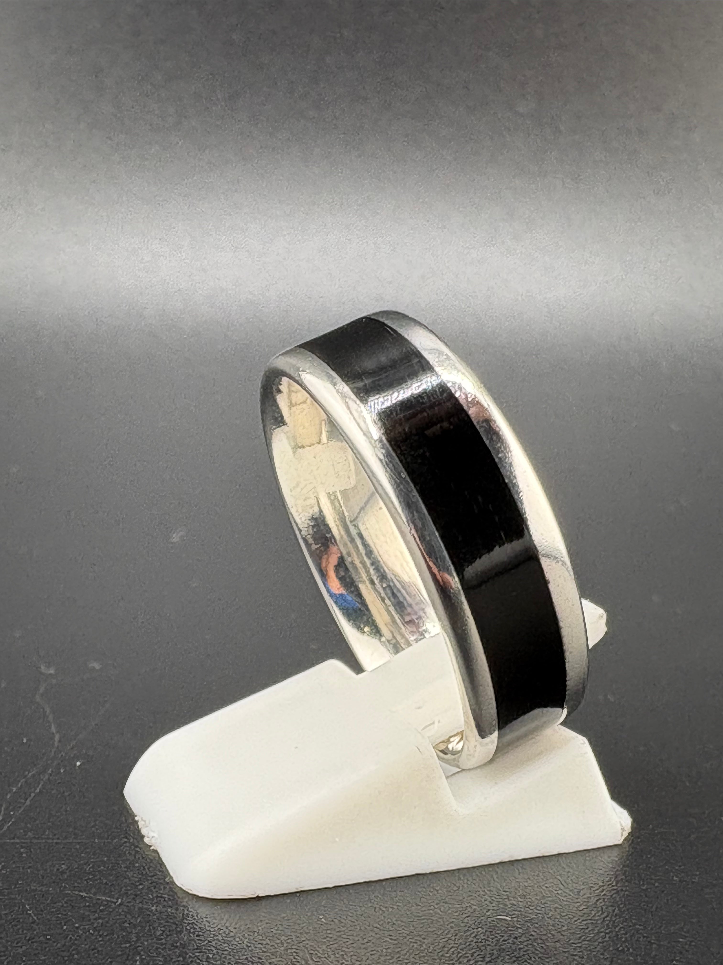 .925 Sterling Silver Black & Silver Band Ring – 5.5g – Size 10
