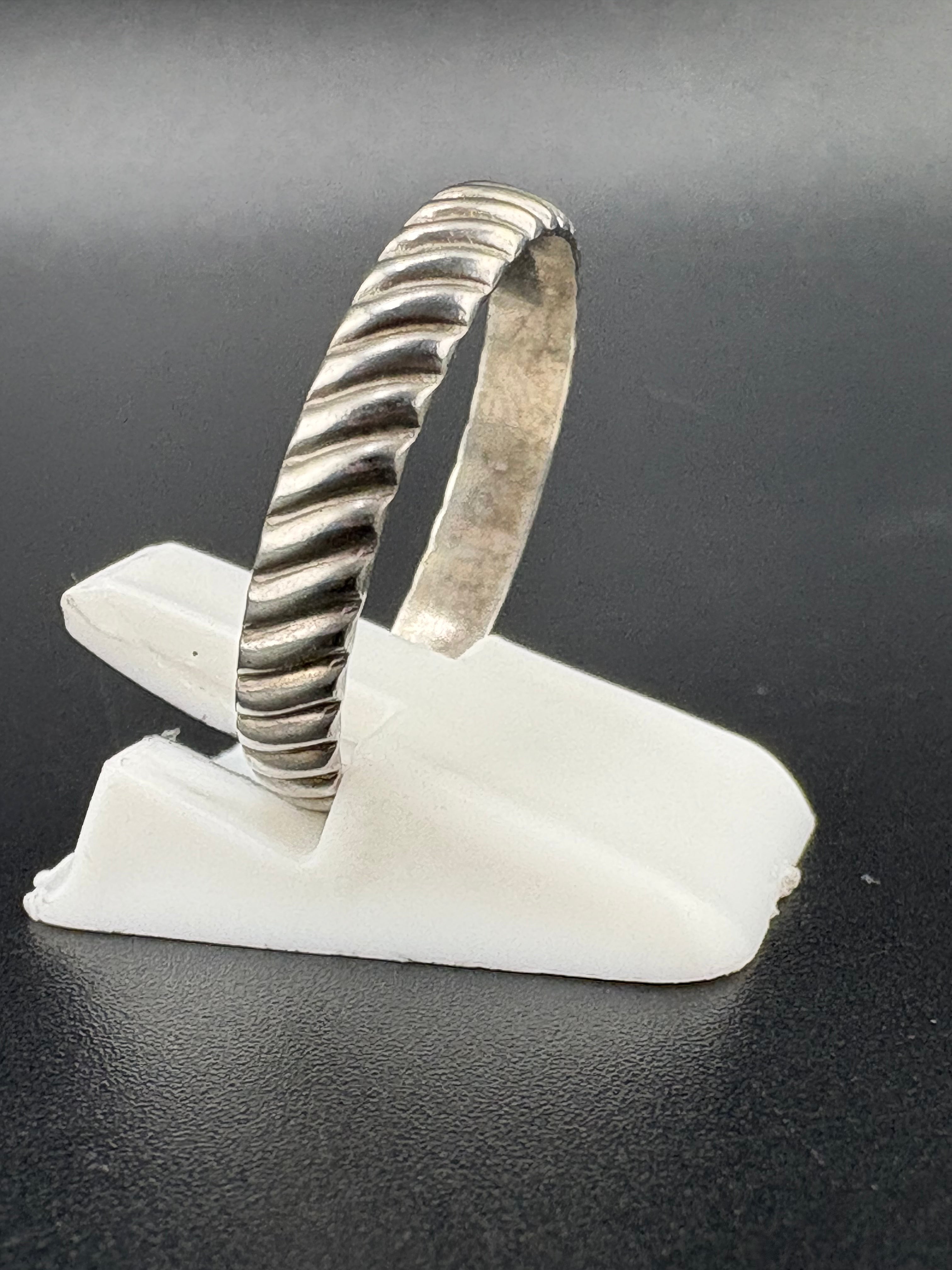 .925 Sterling Silver Textured Band Ring – 1.9g – Size 9