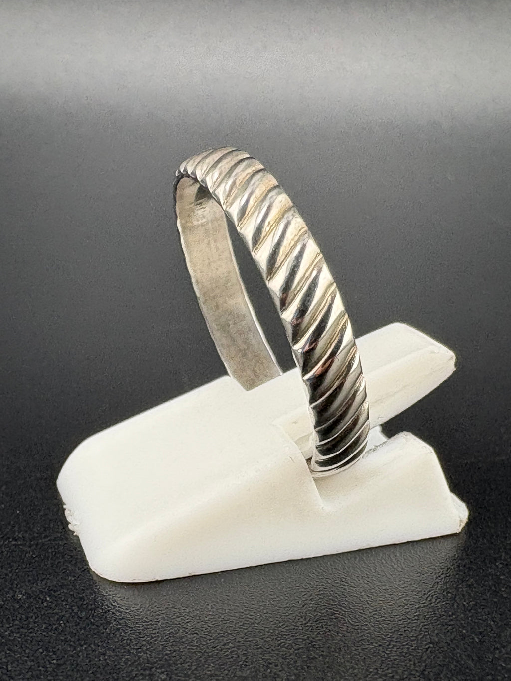 .925 Sterling Silver Textured Band Ring – 1.9g – Size 9