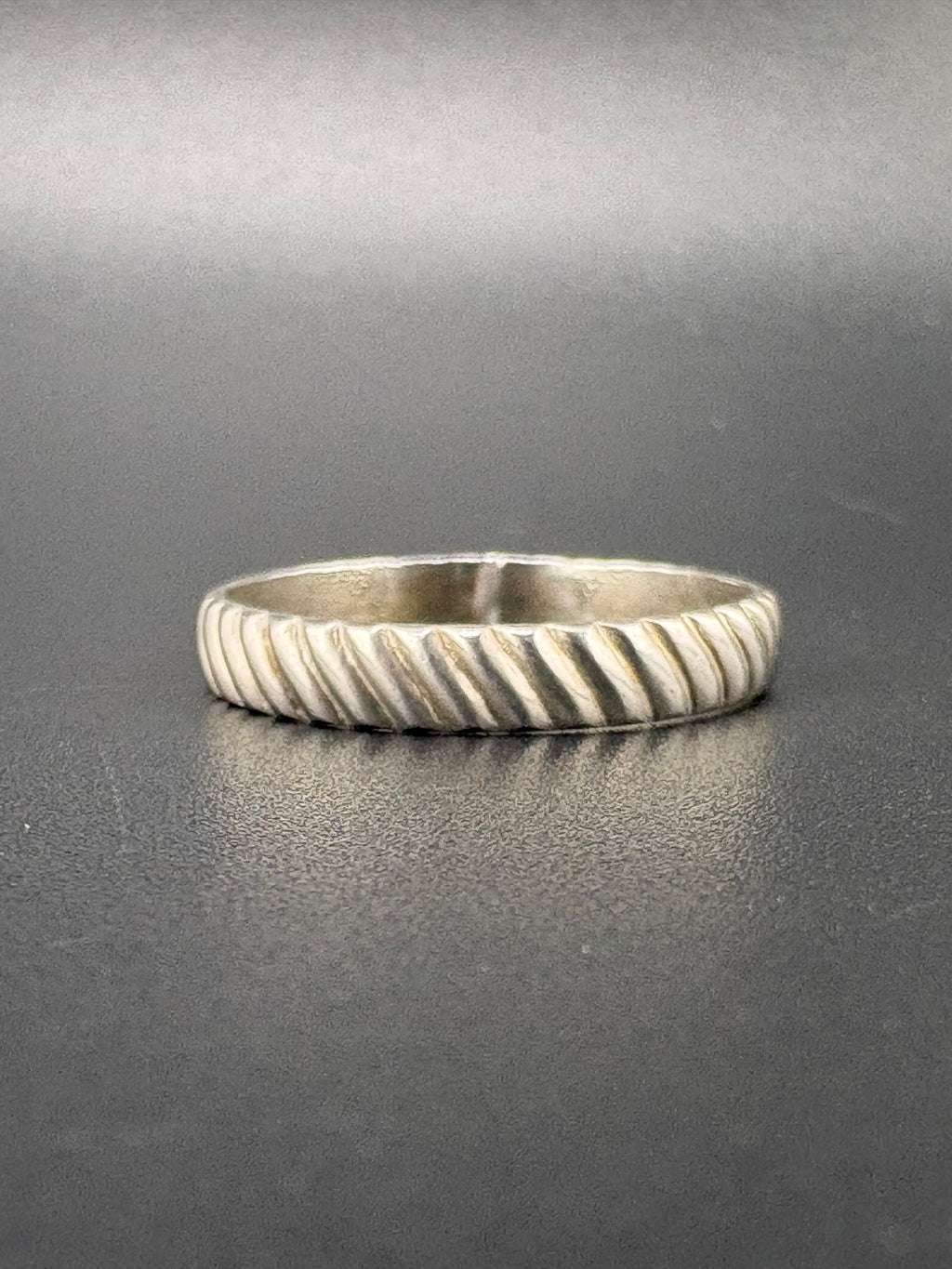 .925 Sterling Silver Textured Band Ring – 1.9g – Size 9