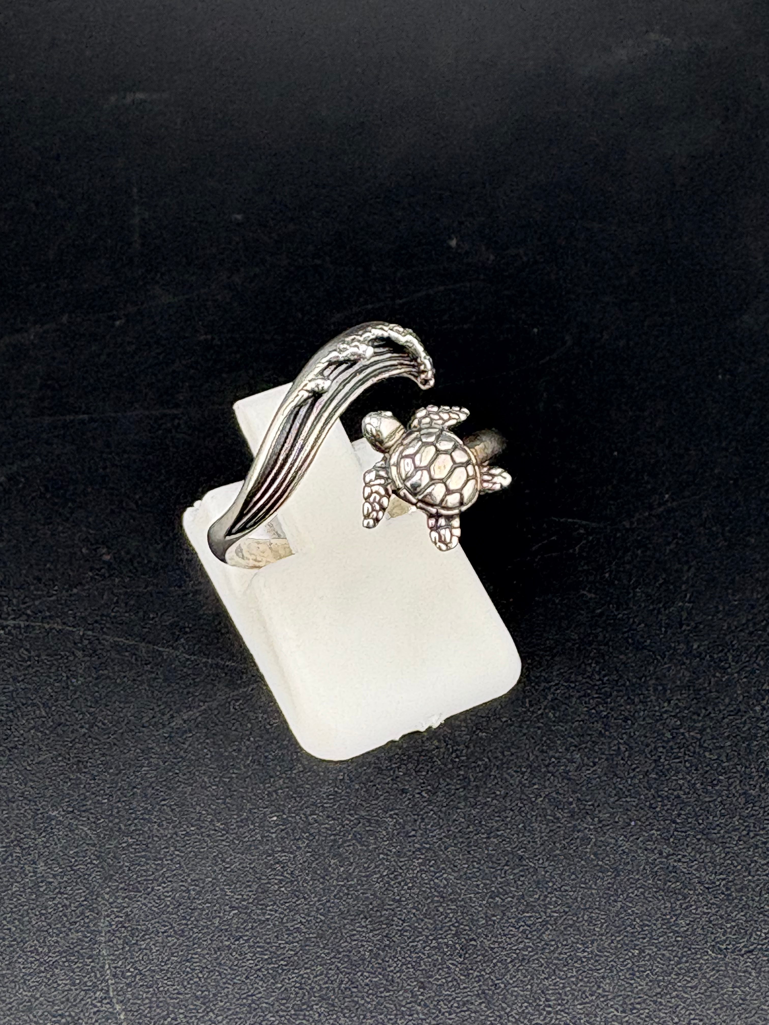 .925 Sterling Silver Turtle & Wave Ring – 2.52g – Size 7