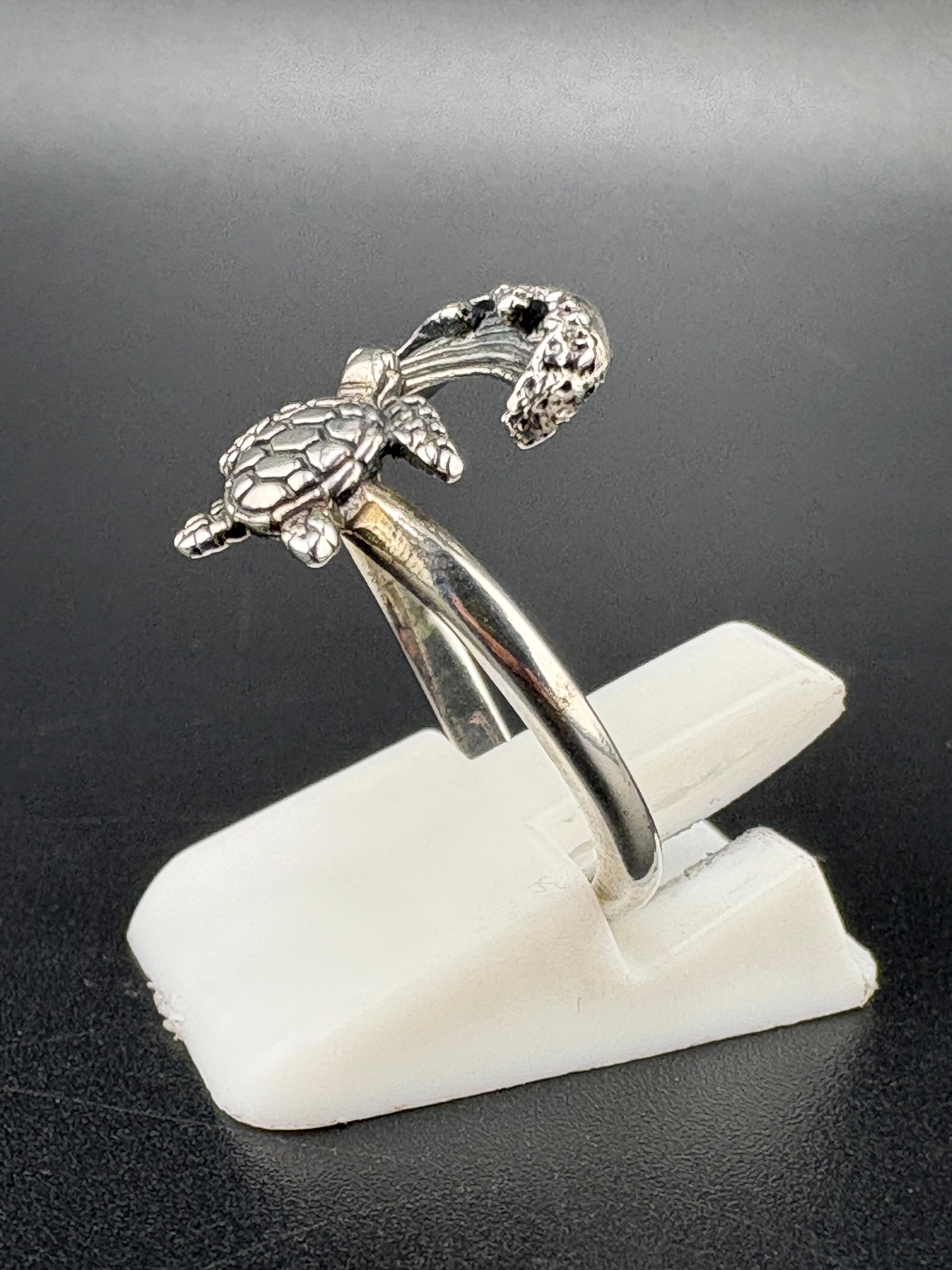 .925 Sterling Silver Turtle & Wave Ring – 2.52g – Size 7