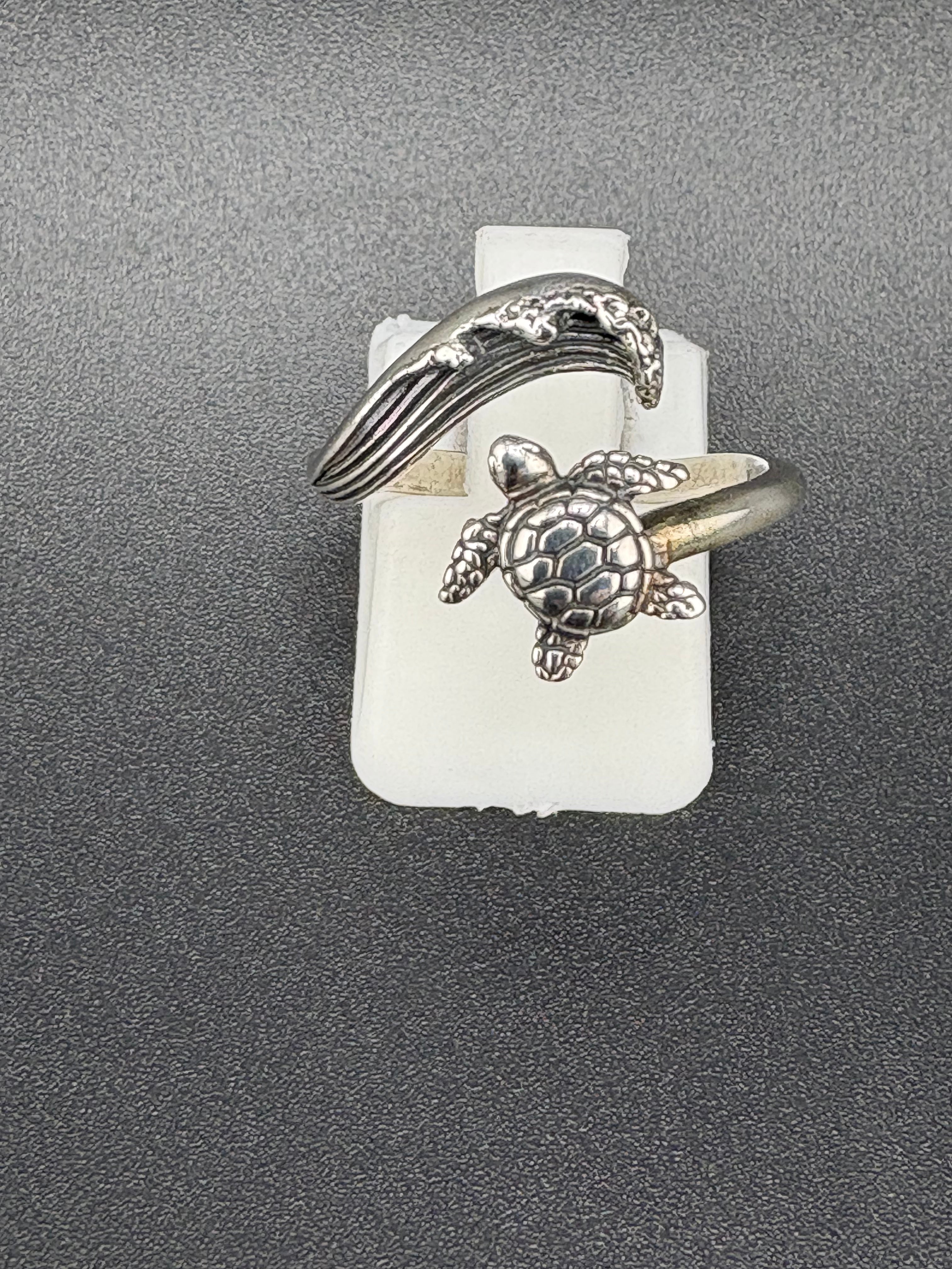 .925 Sterling Silver Turtle & Wave Ring – 2.52g – Size 7