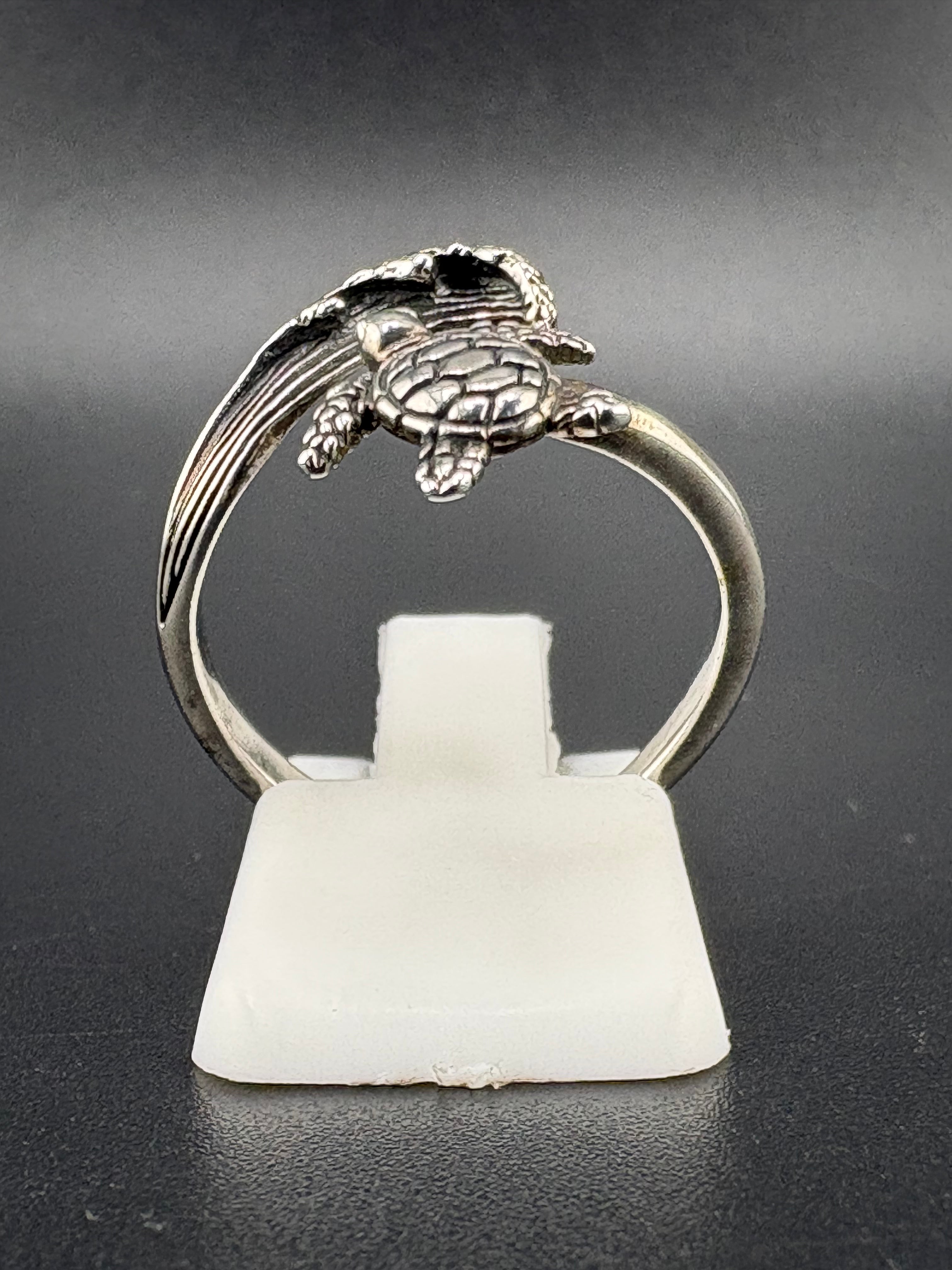 .925 Sterling Silver Turtle & Wave Ring – 2.52g – Size 7