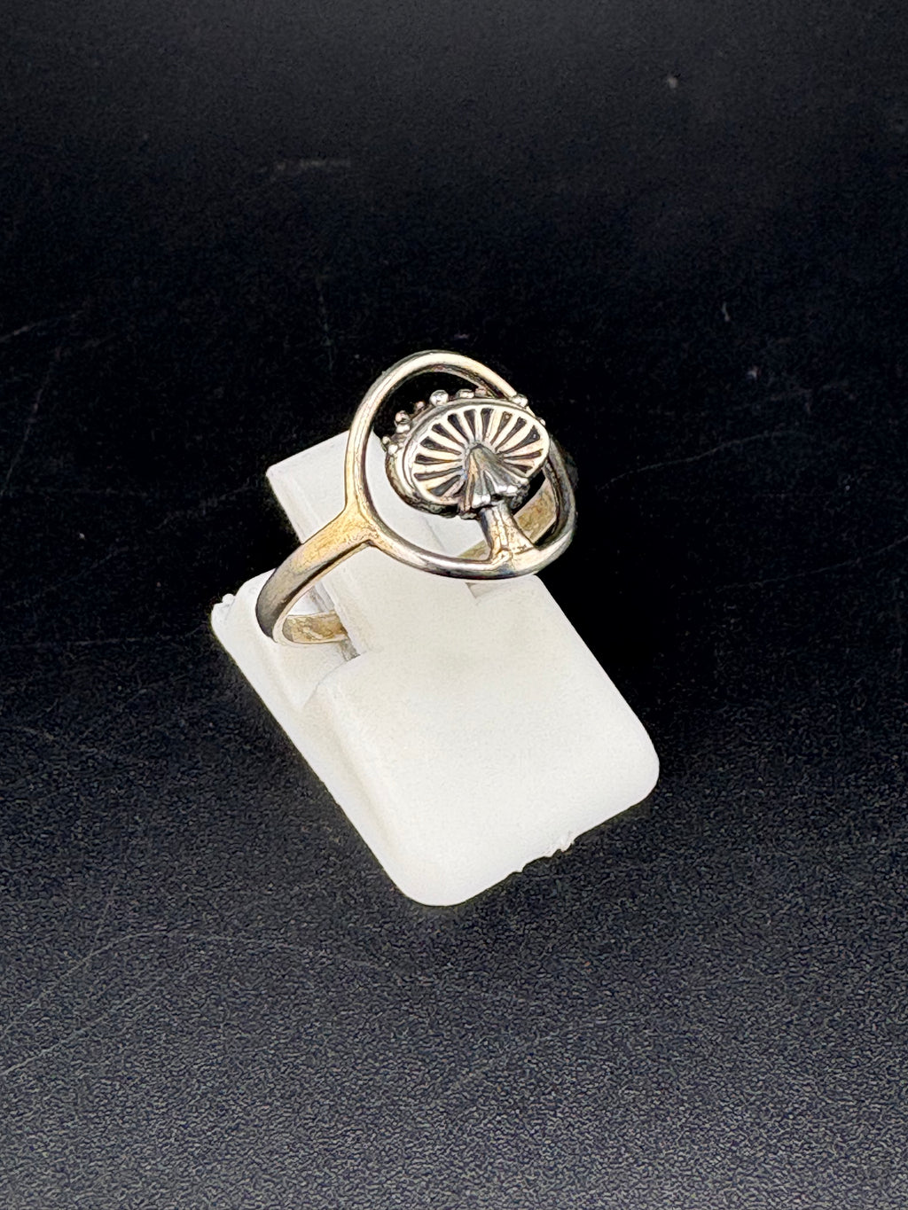 .925 Sterling Silver Mushroom Ring – 1.75g – Size 6