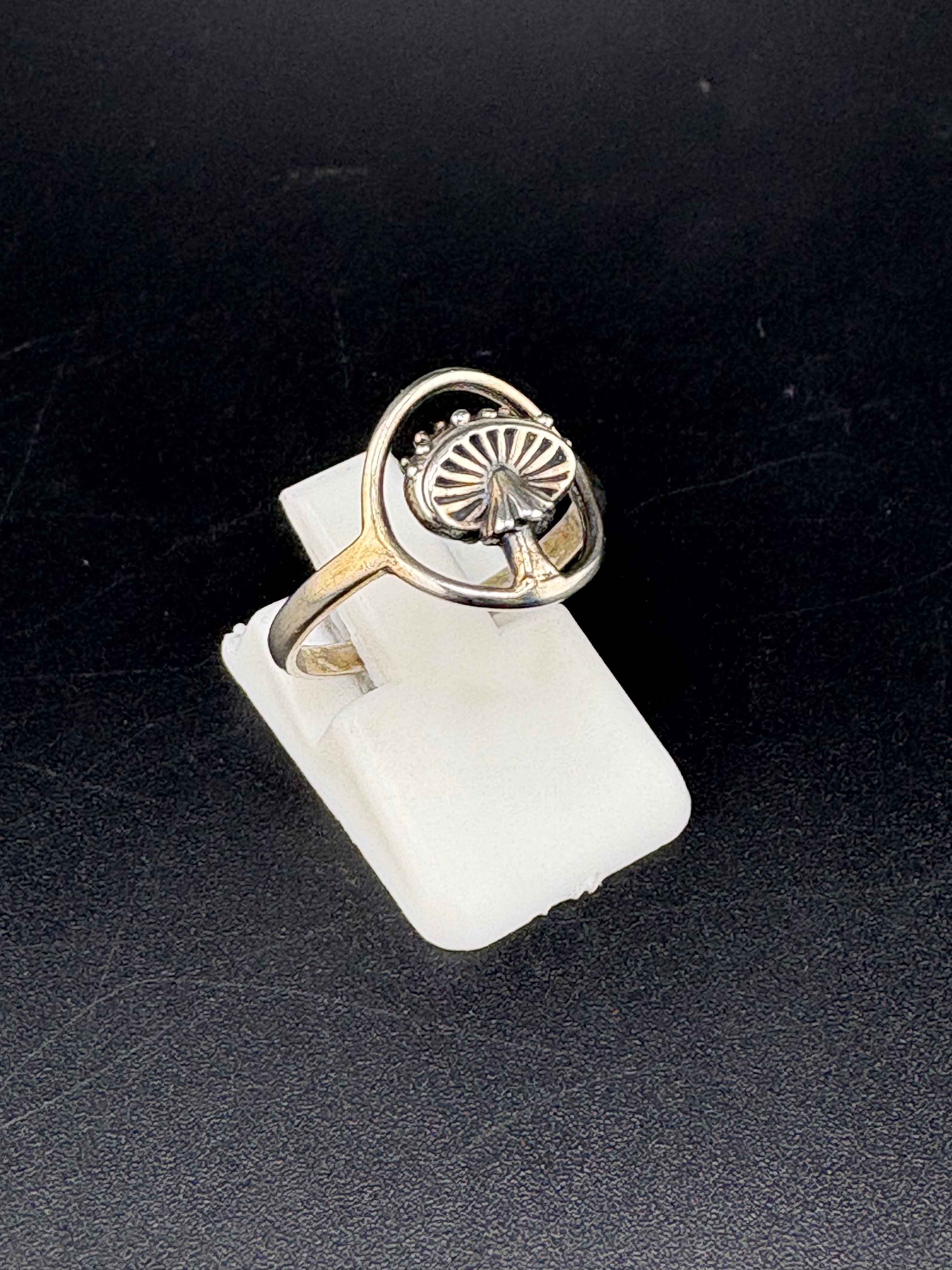 .925 Sterling Silver Mushroom Ring – 1.75g – Size 6