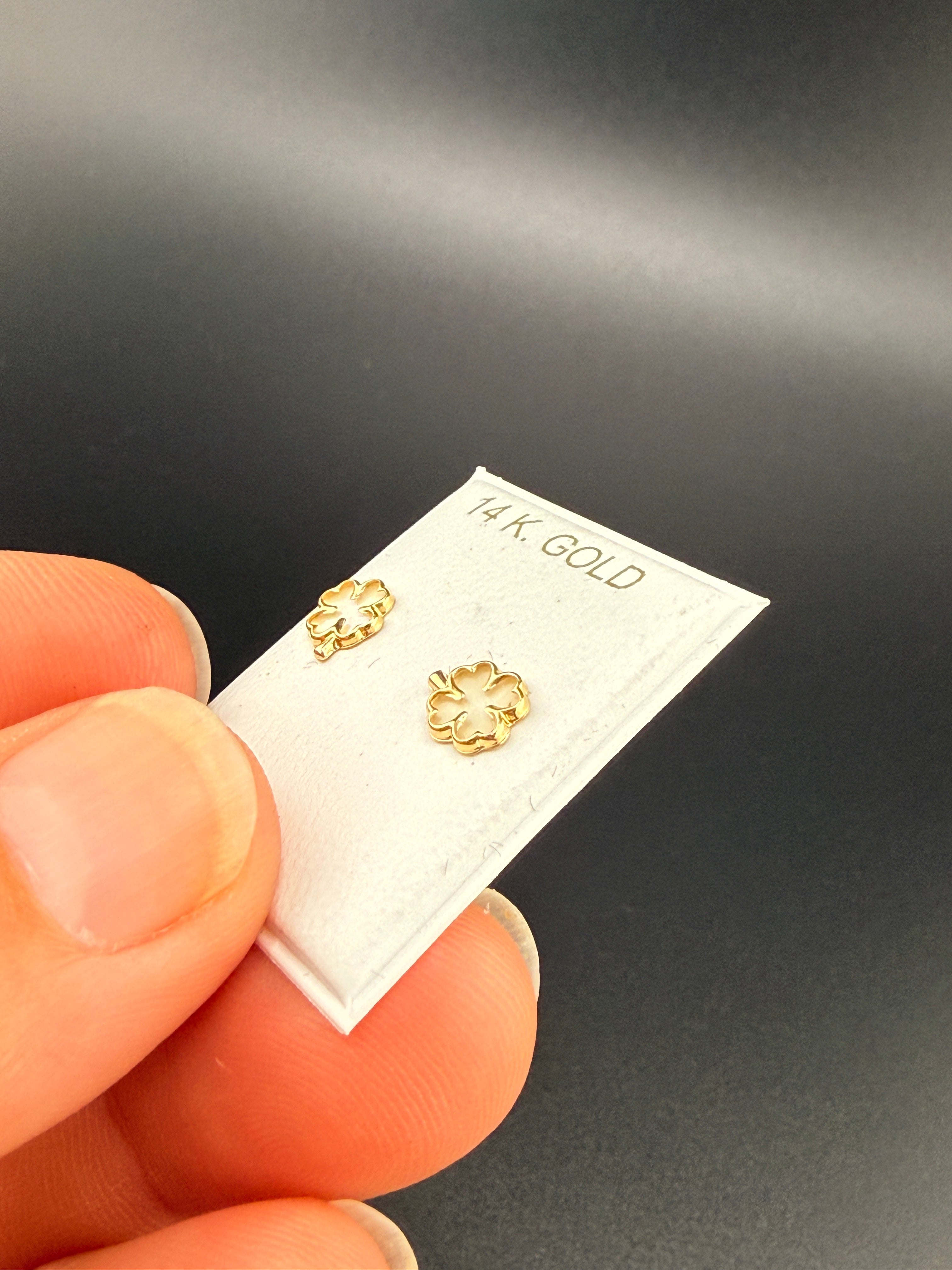 14K Gold Oyster Cloverleaf Earrings – 1.78g Real Gold Designer Stud Earrings | Wholesale Price