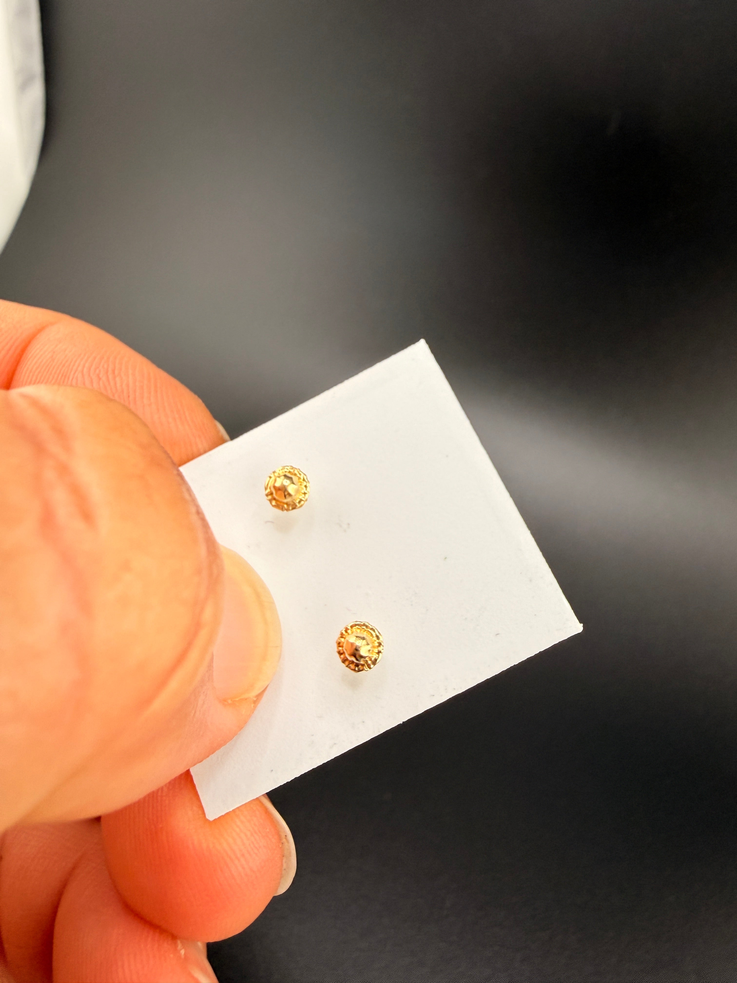 14K Solid Gold Oyster Heart Earrings – Luxury Heart Stud Earrings | Wholesale Price Jewelry Connect