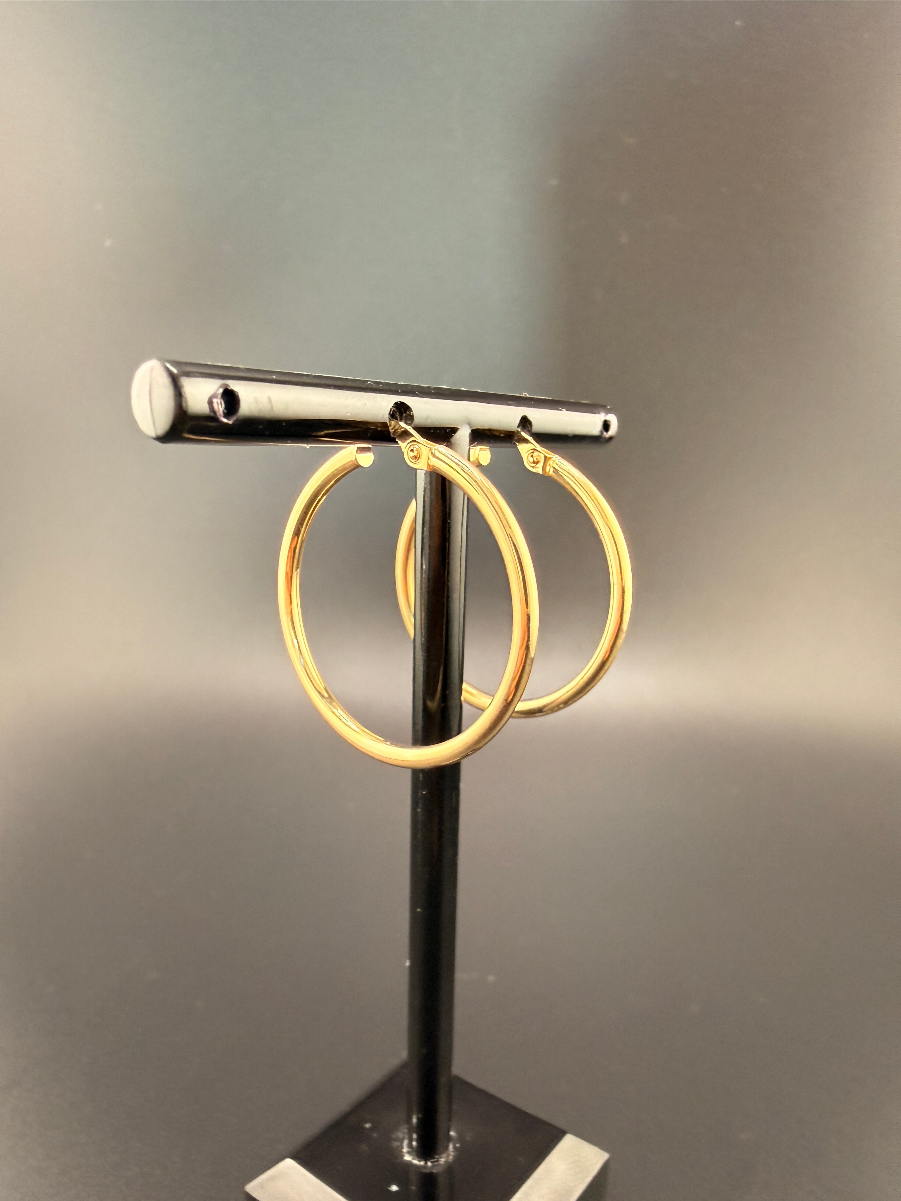 14K Solid Gold Hoop Earrings – Lightweight Classic Hoops (1.52g) | Wholesale Jewelry Price