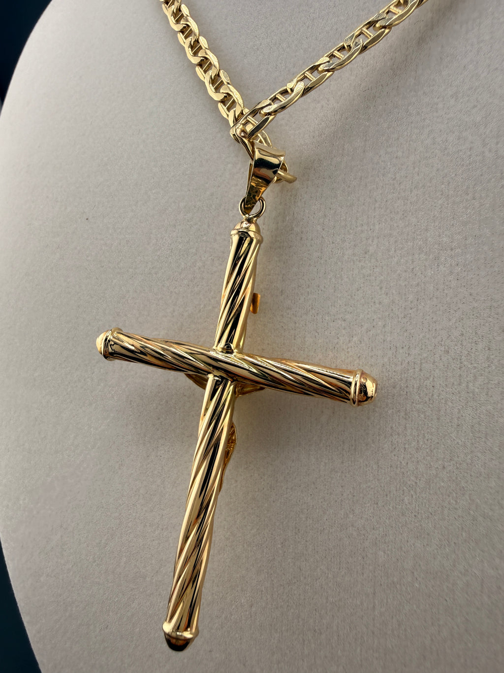 14K Gold Jesus on the Cross Pendant – Solid Gold Crucifix Pendant (4.09g) | Wholesale Jewelry Price