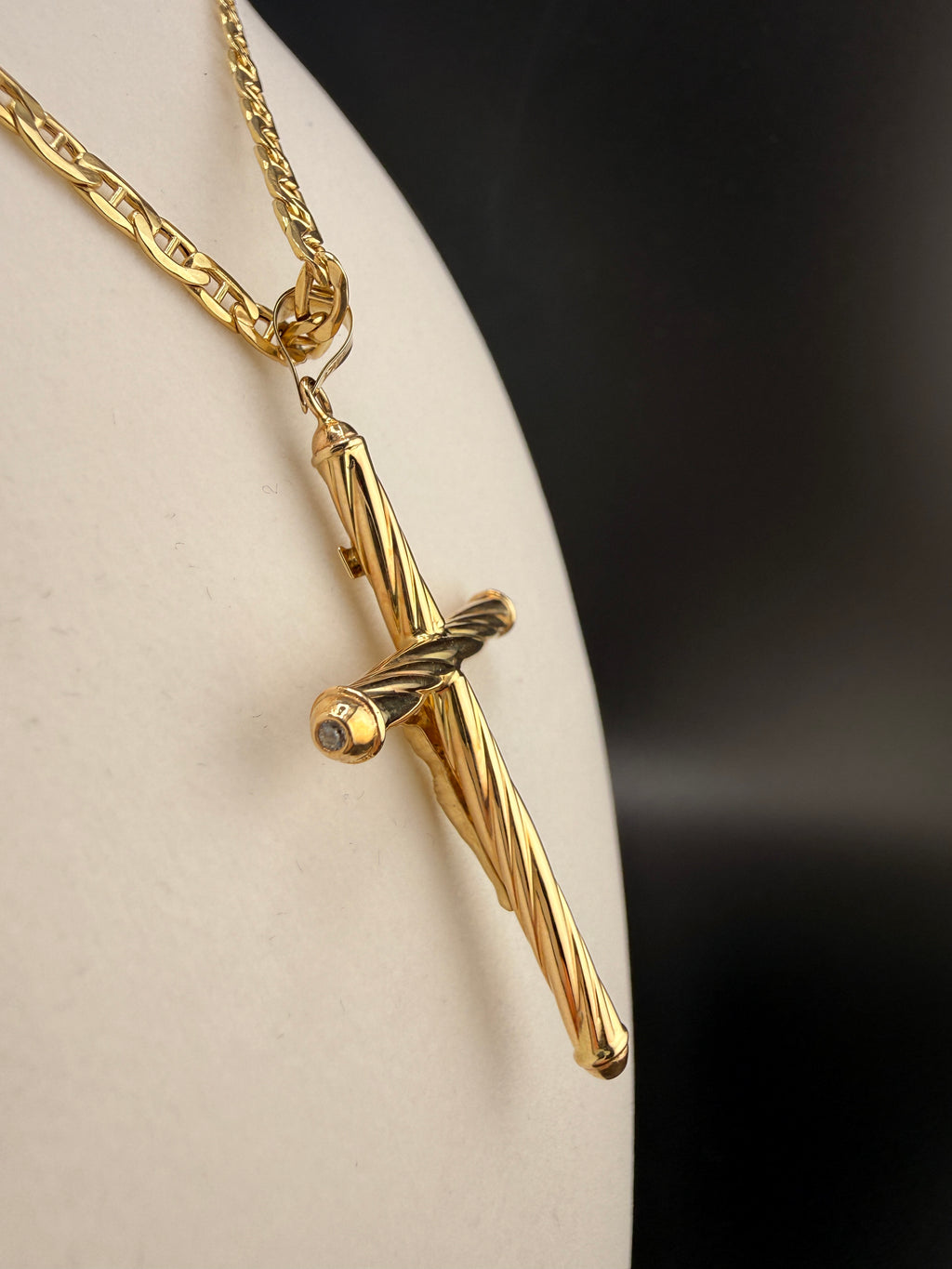 14K Gold Jesus on the Cross Pendant – Solid Gold Crucifix Pendant (4.09g) | Wholesale Jewelry Price