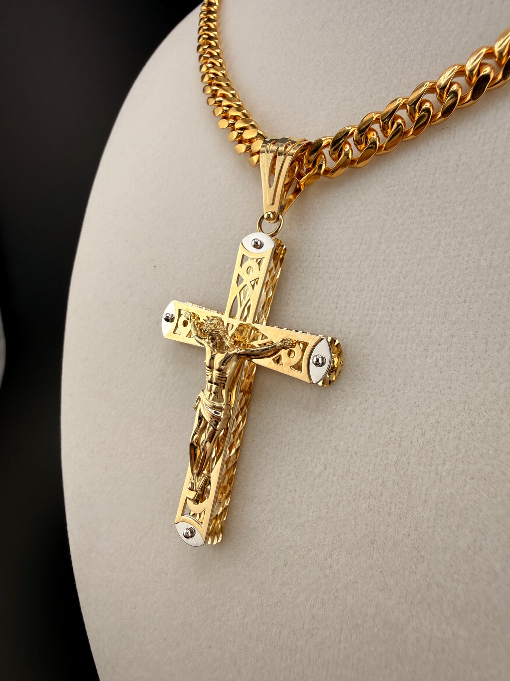 14K Gold Jesus on the Cross Pendant – 7.34 Grams Solid Gold Crucifix | Jewelry Connect