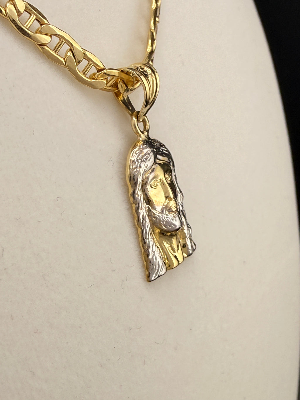 10K Gold Jesus Pendant (1.2g) – Solid Gold Religious Pendant | Wholesale Price by Jewelry Connect