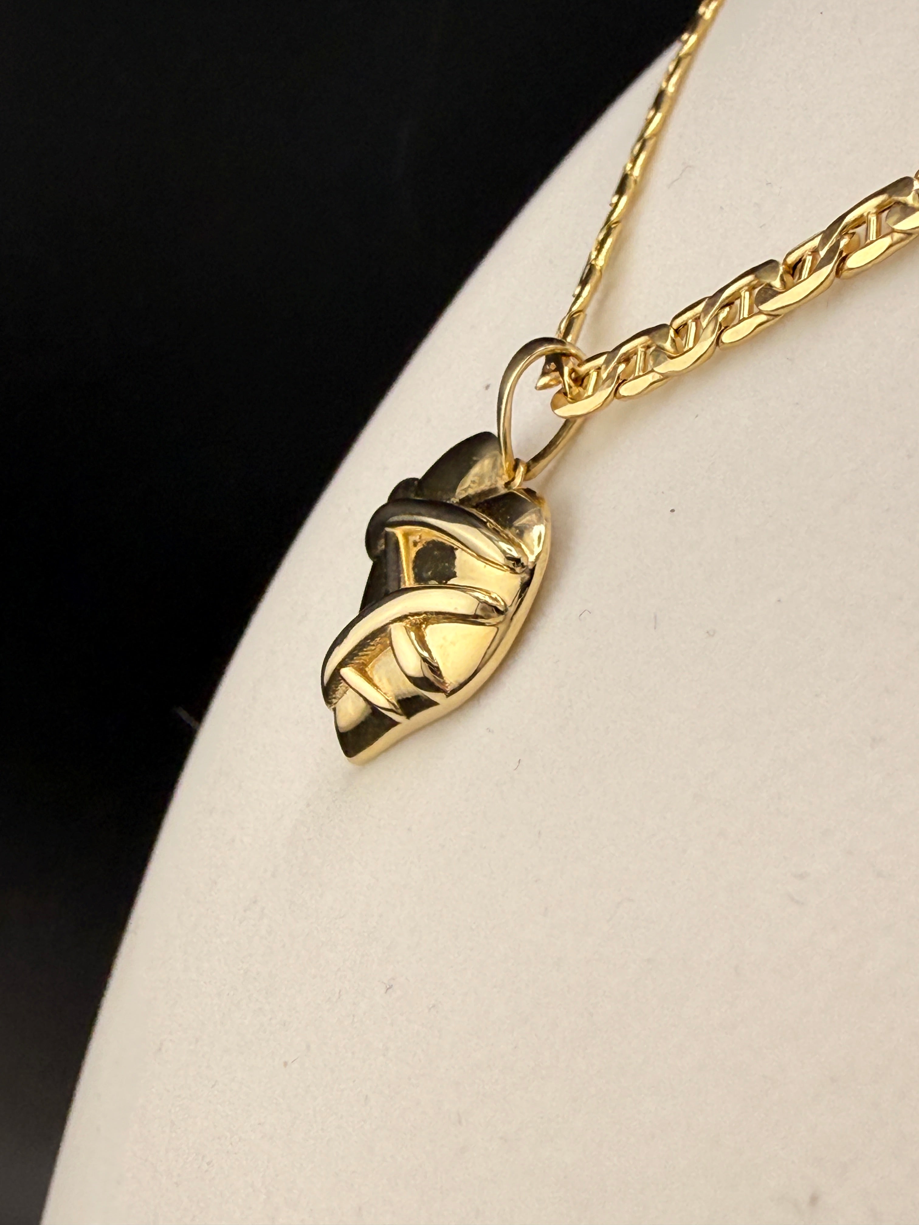 10K Gold Heart Pendant – Solid Gold Love Pendant (2.1g)