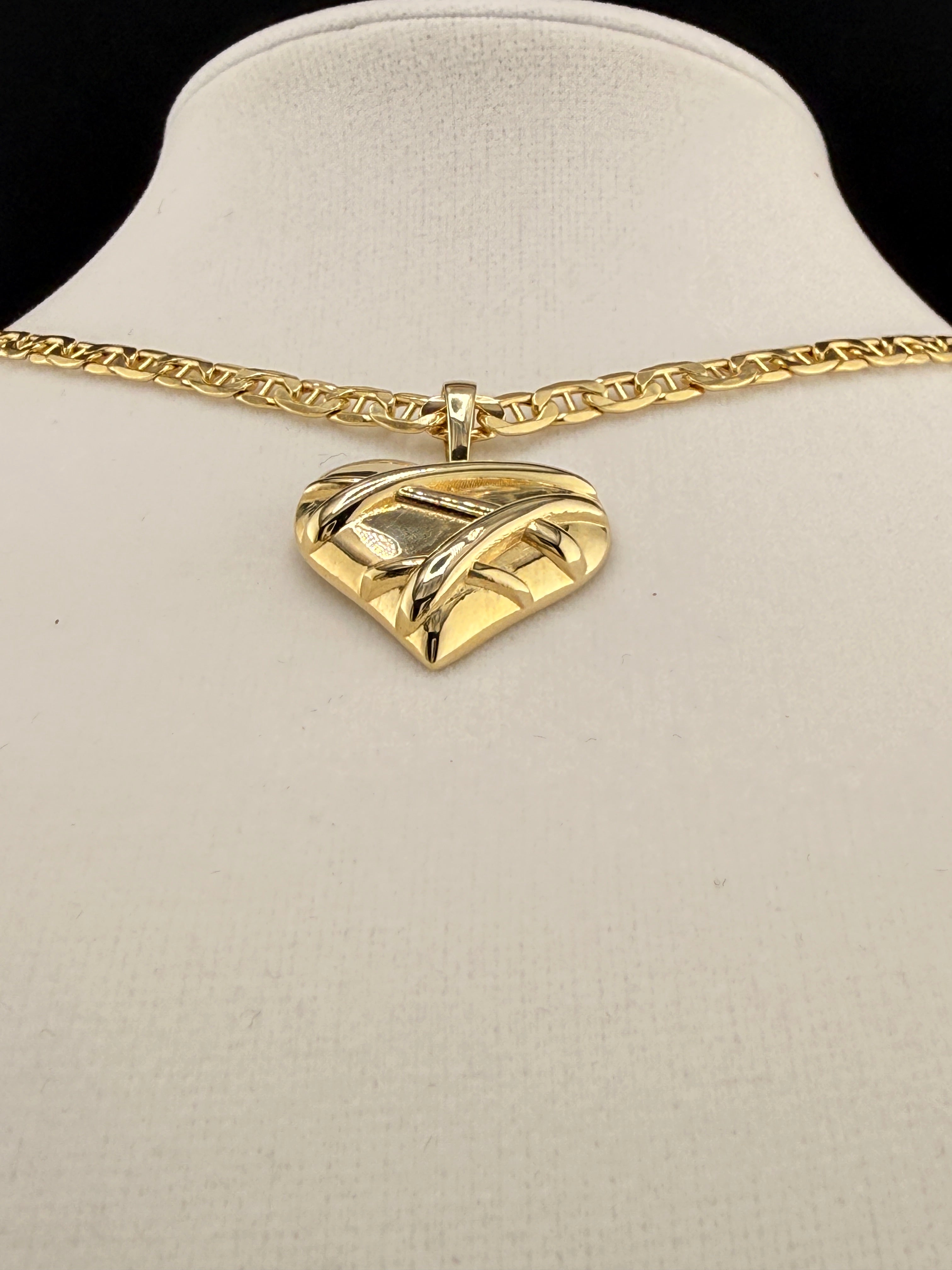 10K Gold Heart Pendant – Solid Gold Love Pendant (2.1g)