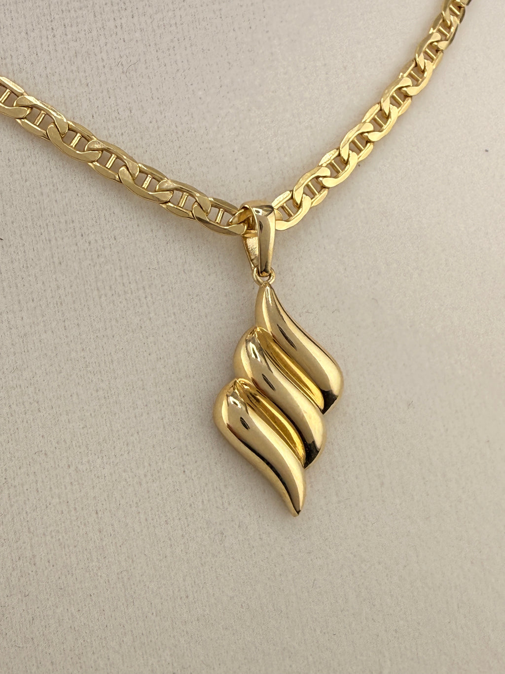 10K Solid Gold Twisted Pendant – 1.7g Diamond-Cut Twisted Gold Pendant | Wholesale Price Jewelry