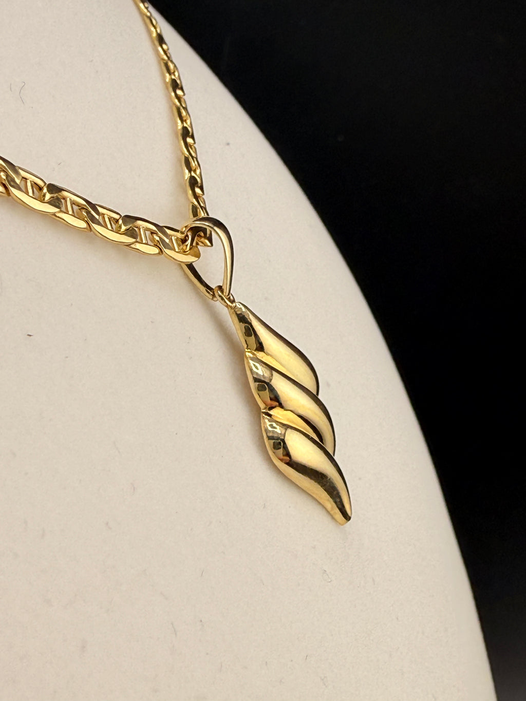 10K Solid Gold Twisted Pendant – 1.7g Diamond-Cut Twisted Gold Pendant | Wholesale Price Jewelry