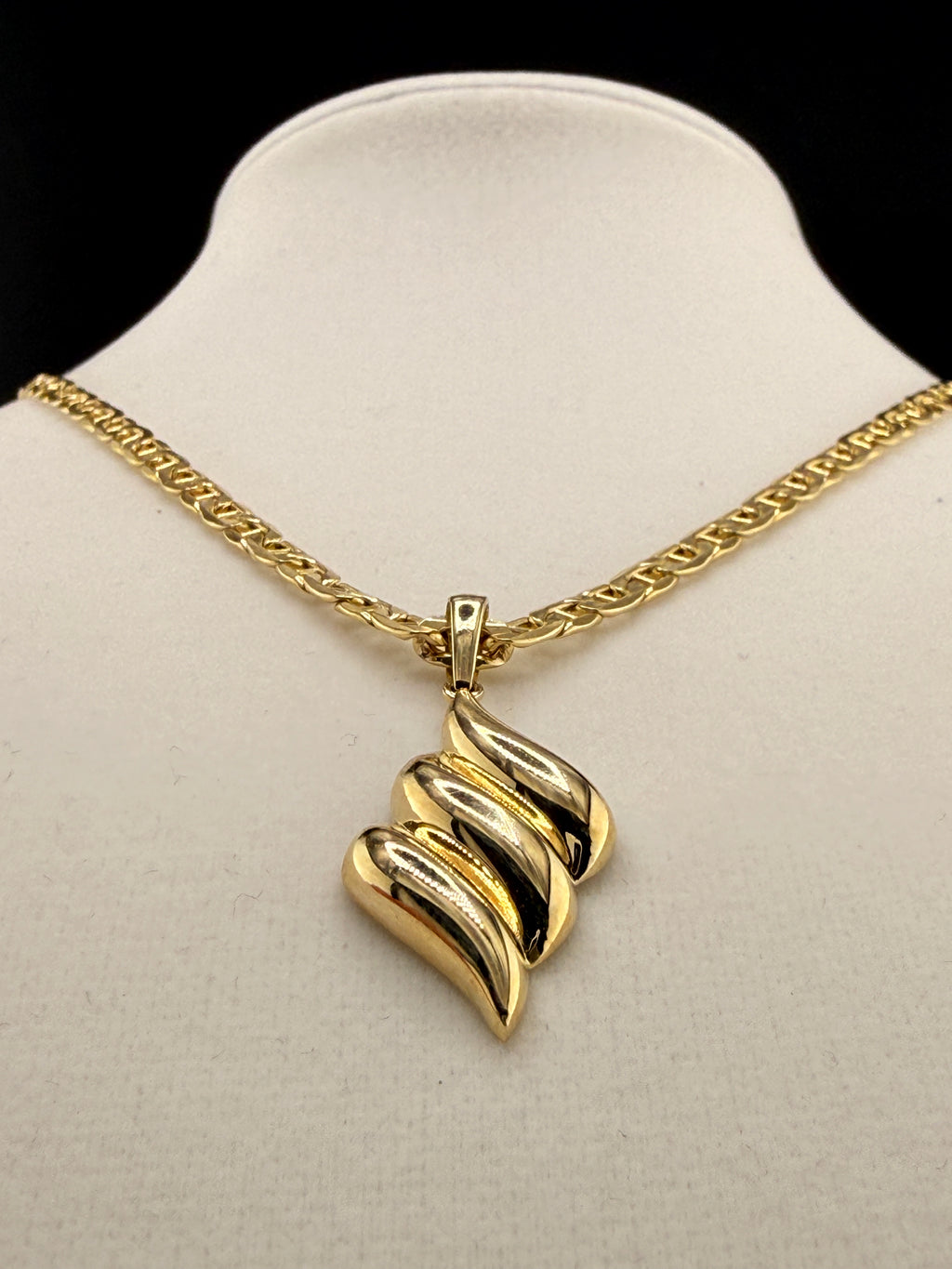 10K Solid Gold Twisted Pendant – 1.7g Diamond-Cut Twisted Gold Pendant | Wholesale Price Jewelry