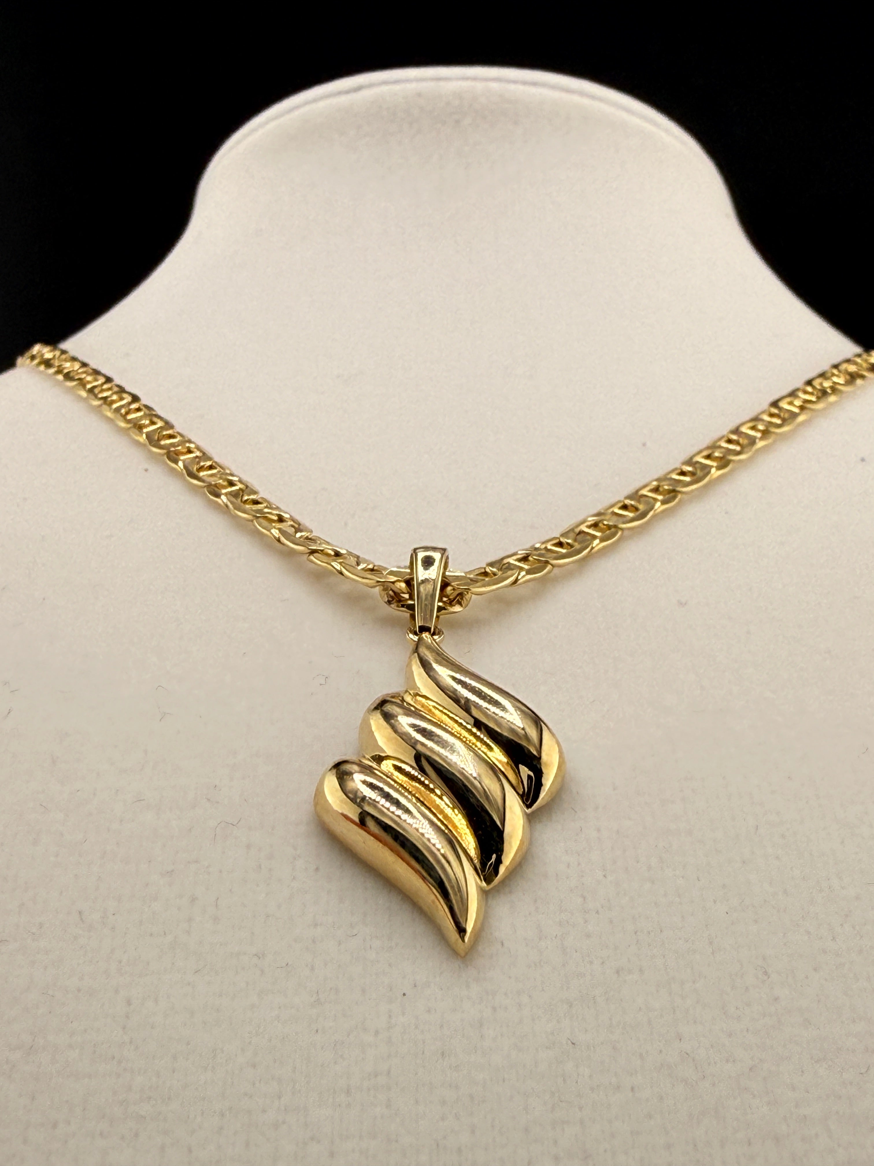 10K Solid Gold Twisted Pendant – 1.7g Diamond-Cut Twisted Gold Pendant | Wholesale Price Jewelry