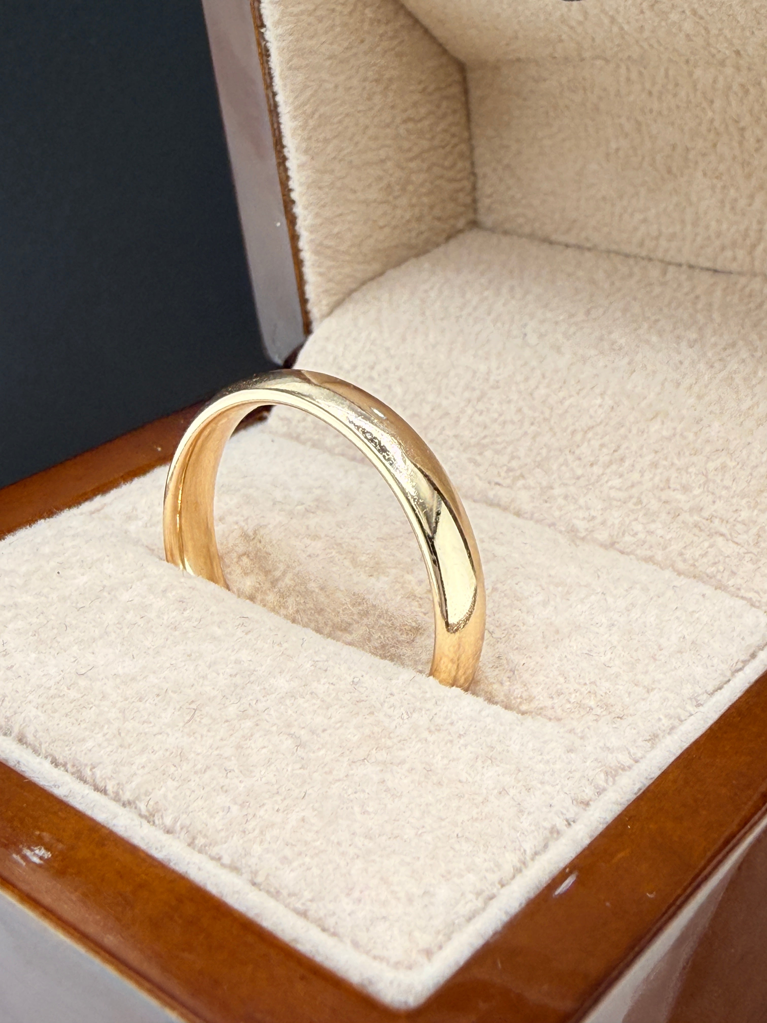 14K Solid Gold Men’s Wedding Band – 4mm Classic Plain Gold Ring (Size 11, 5.67g)