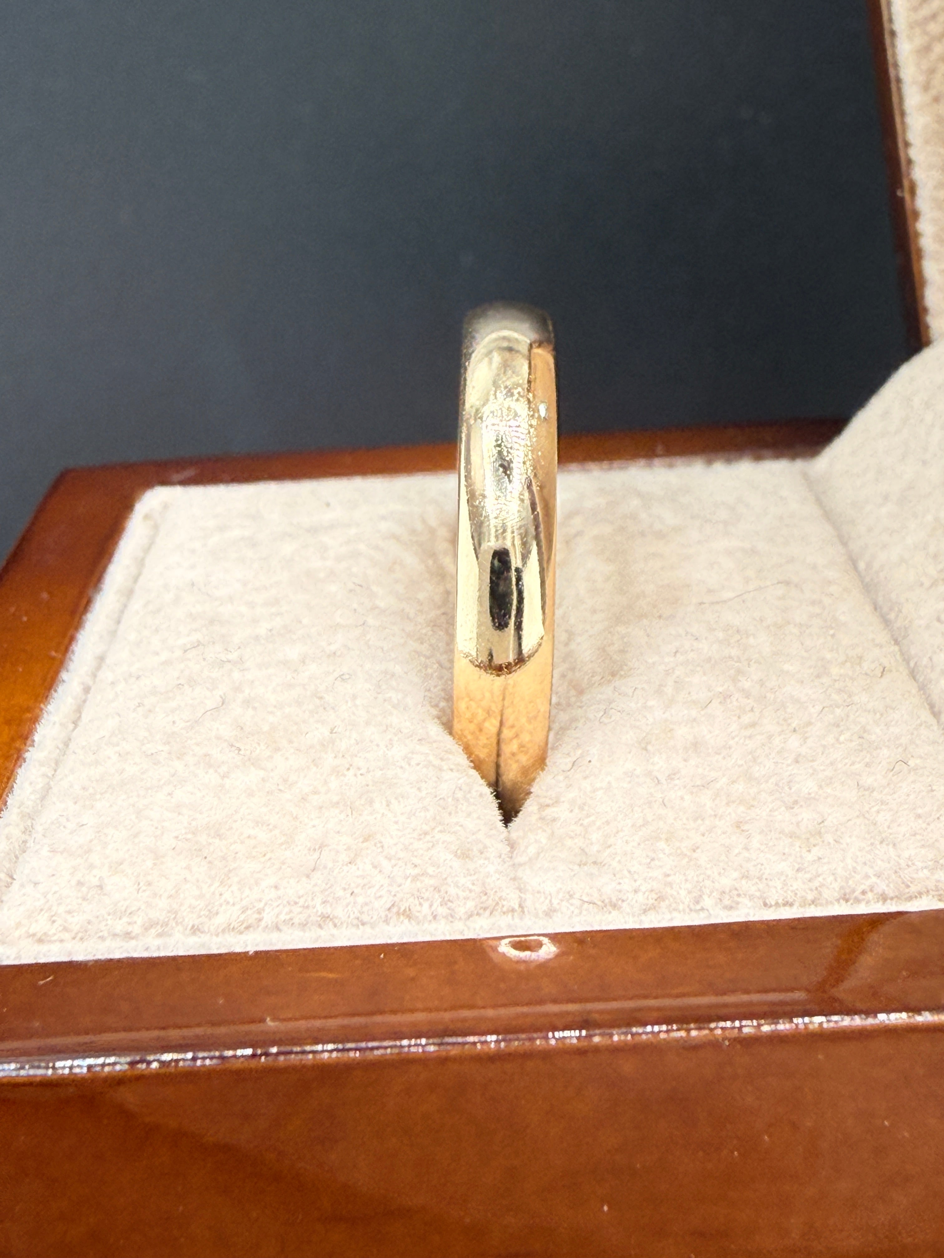 14K Solid Gold Men’s Wedding Band – 4mm Classic Plain Gold Ring (Size 11, 5.67g)