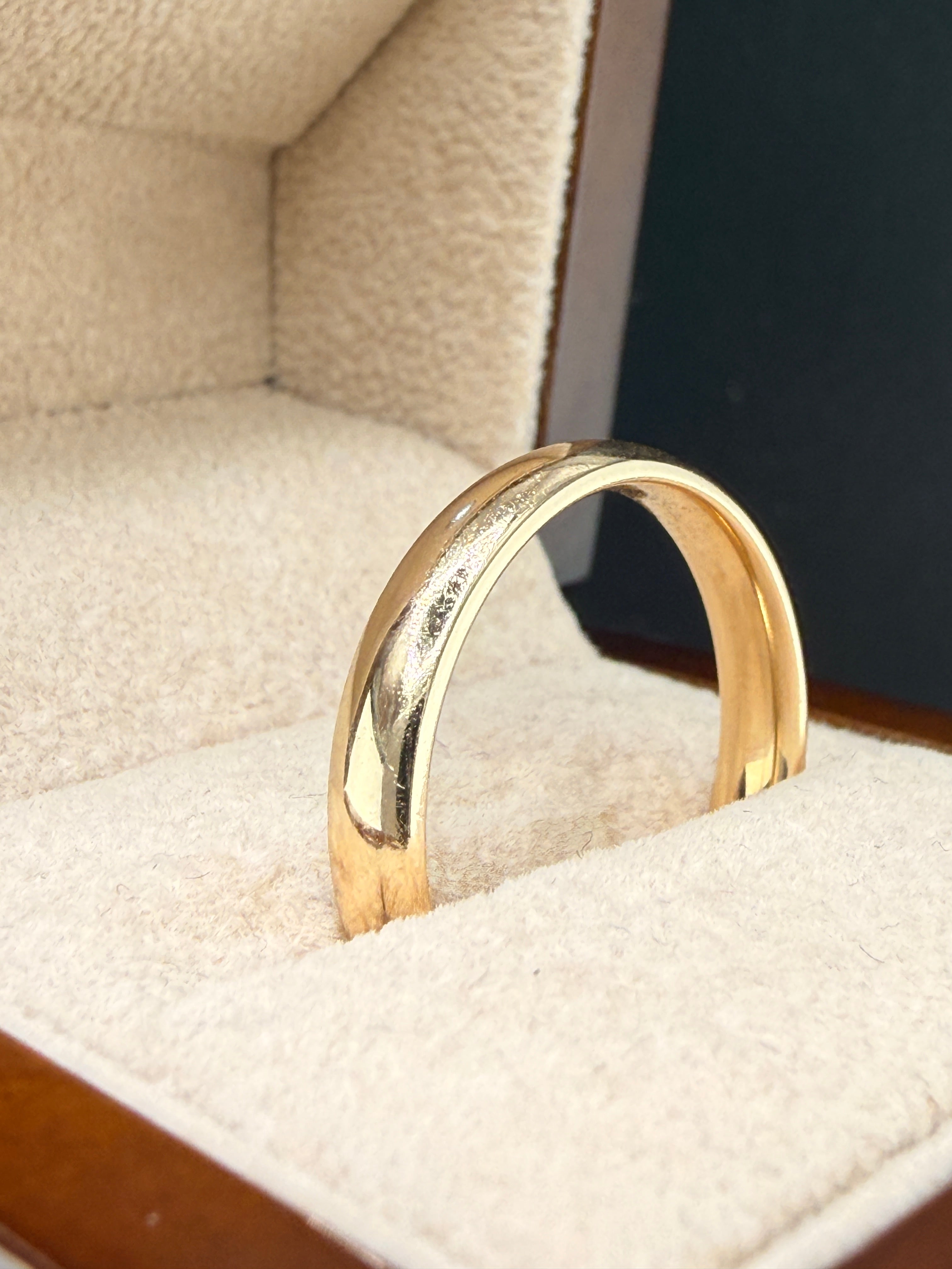 14K Solid Gold Men’s Wedding Band – 4mm Classic Plain Gold Ring (Size 11, 5.67g)